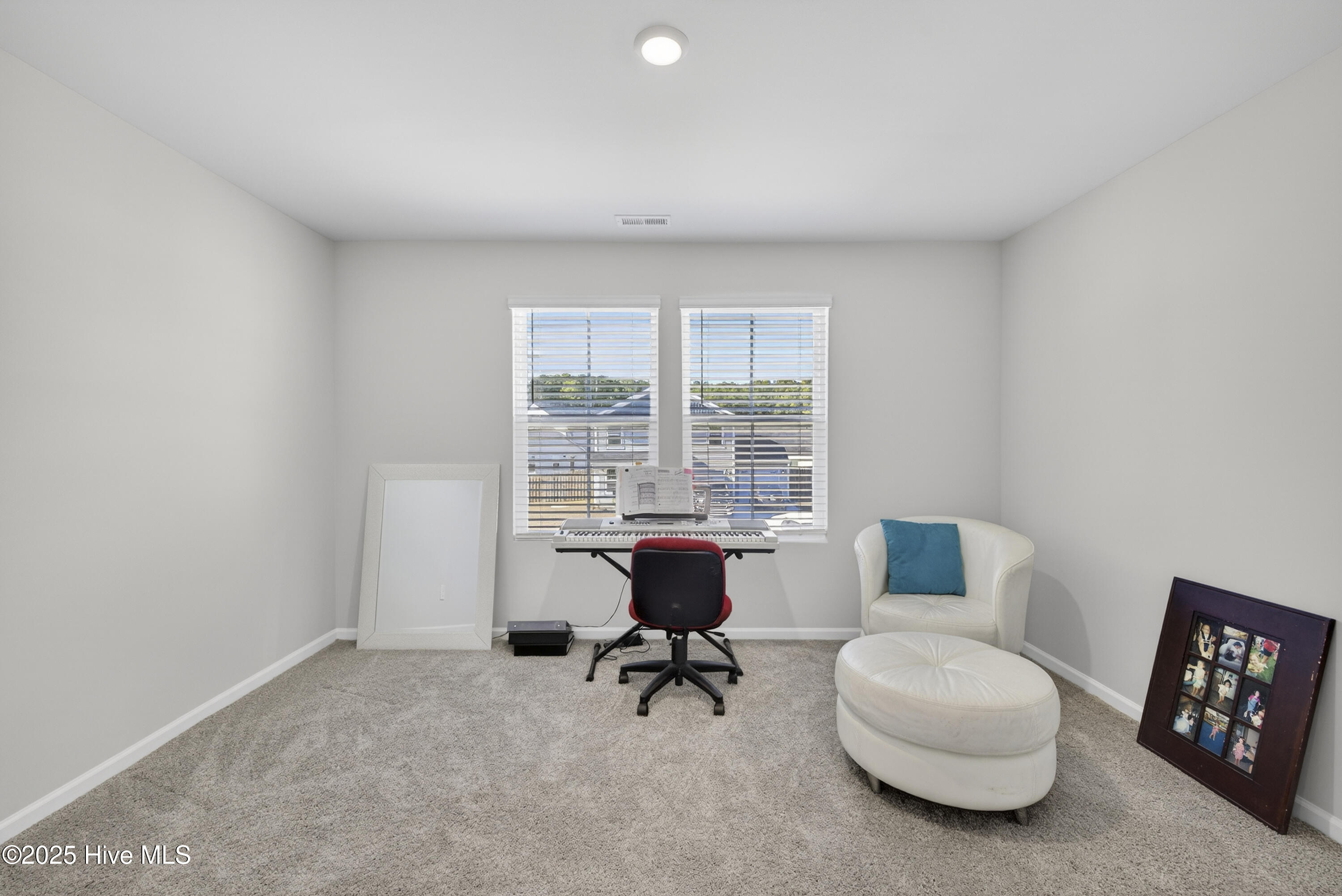 100547005 | Photo 11