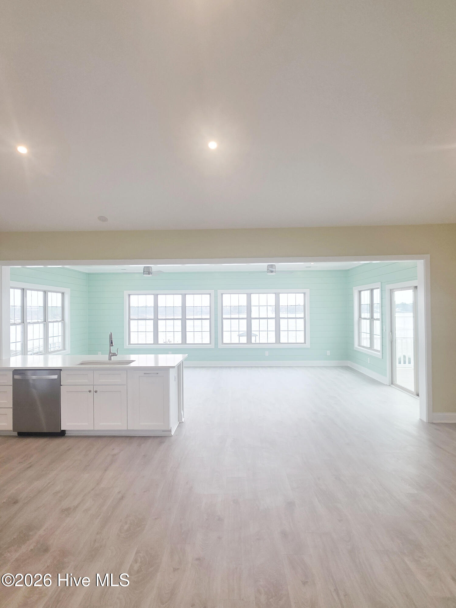 100535825 | Photo 17