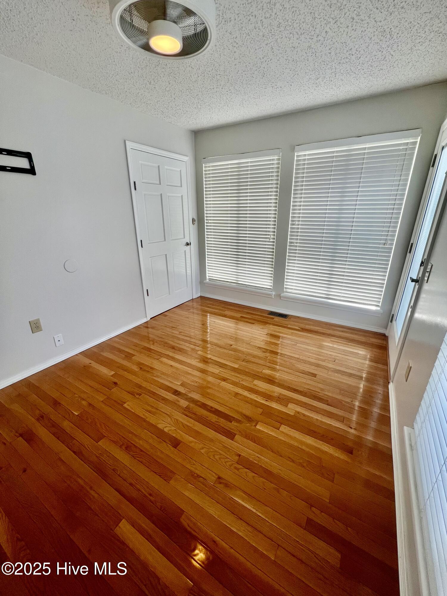 100539766 | Photo 13