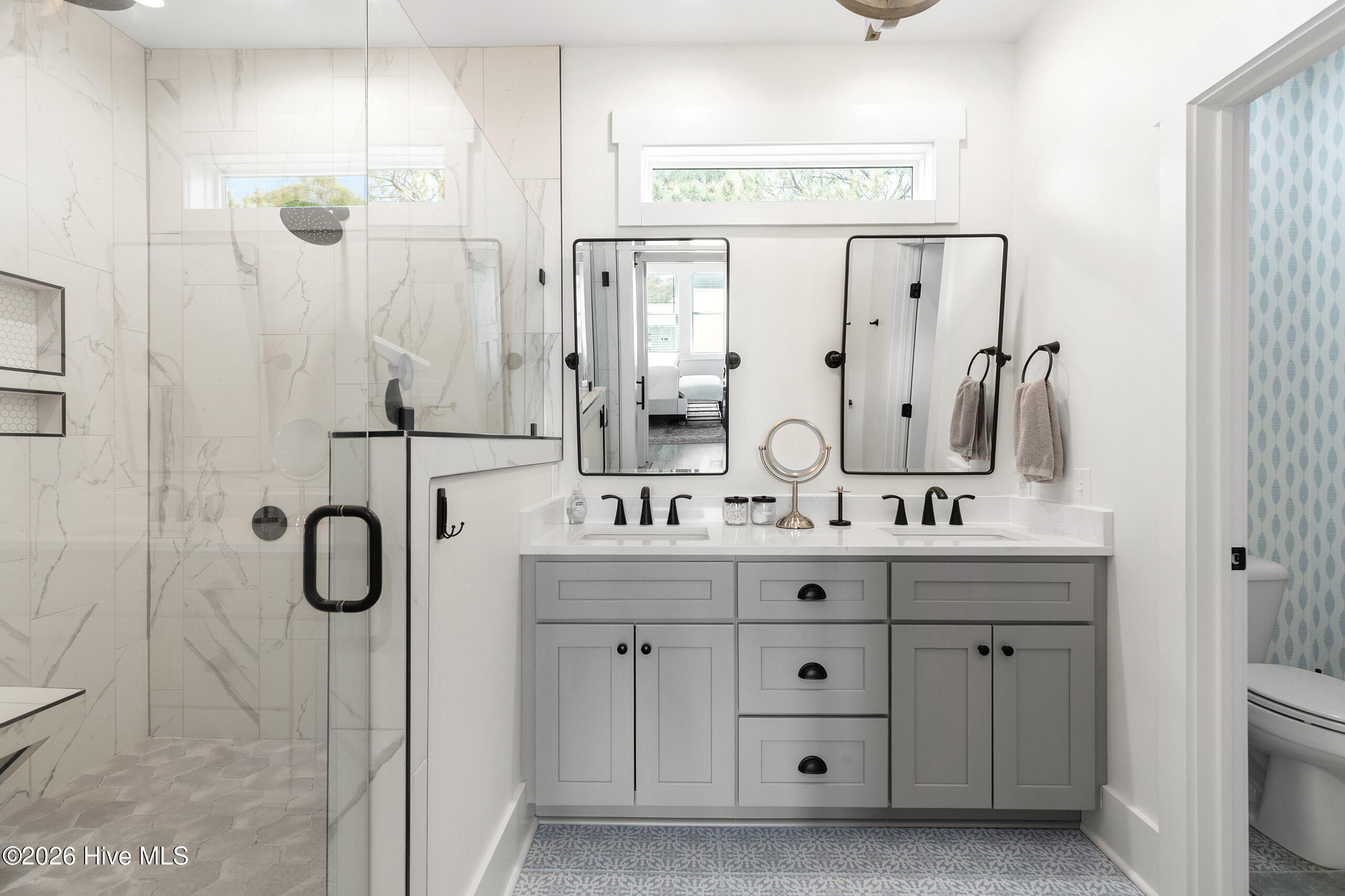 100562975 | Photo 36