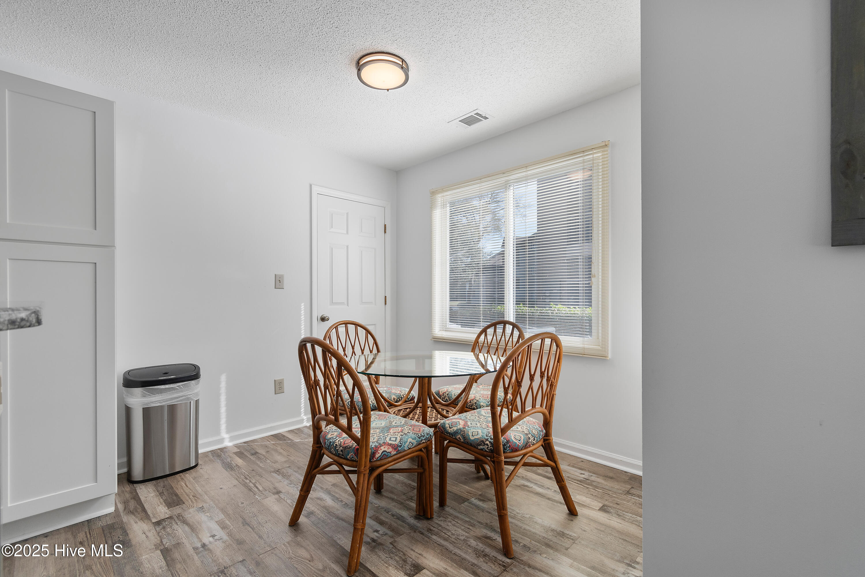 100541380 | Photo 11