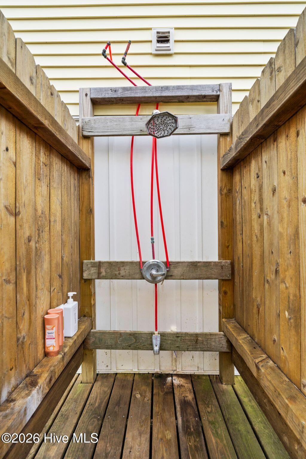 100561242 | Photo 53