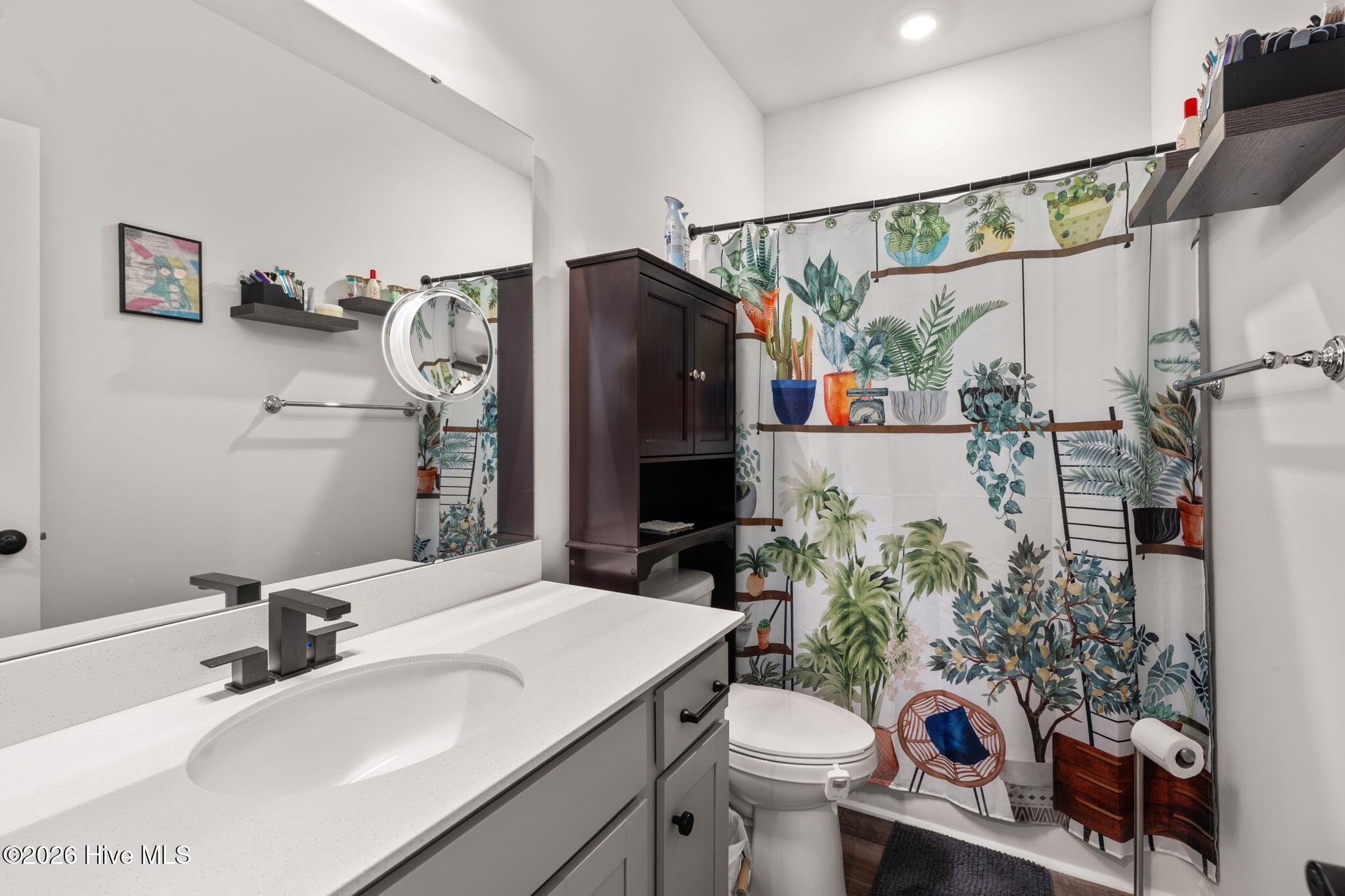 100567205 | Photo 26