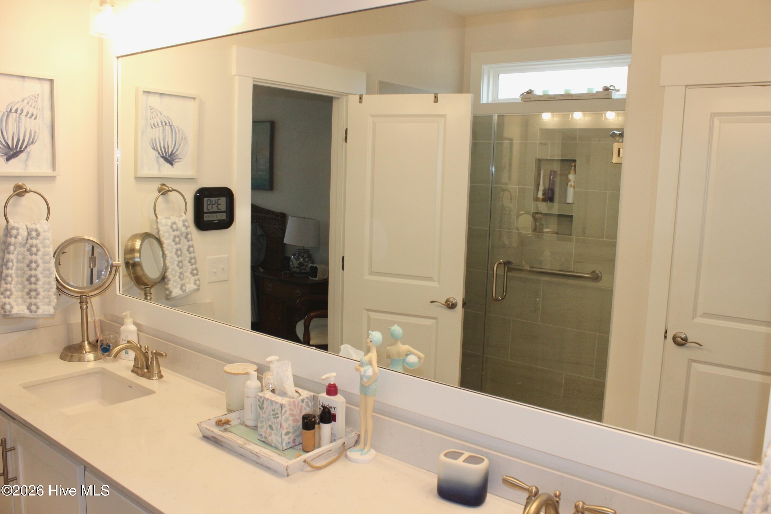 100557593 | Photo 18