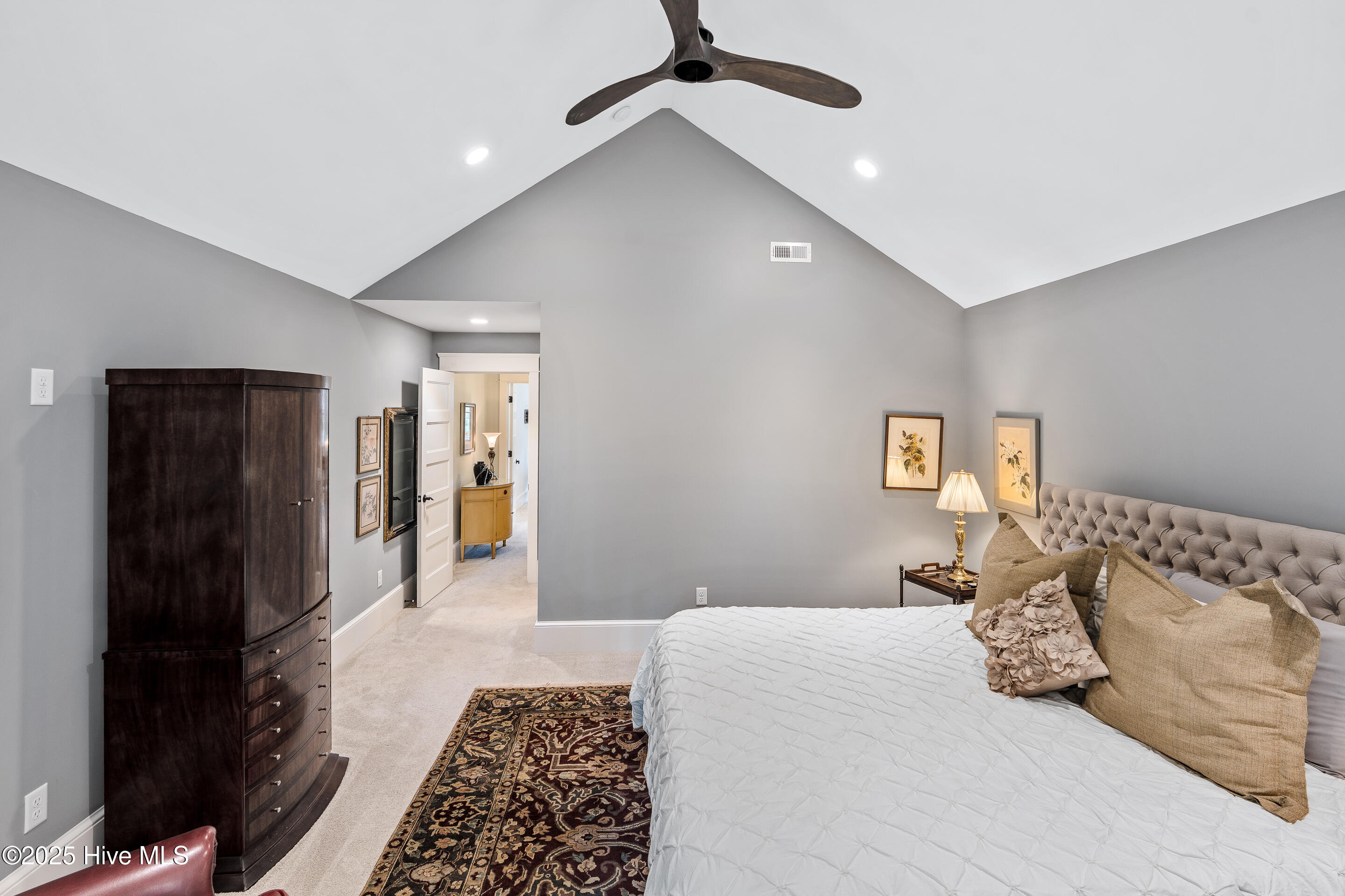 100522220 | Photo 49