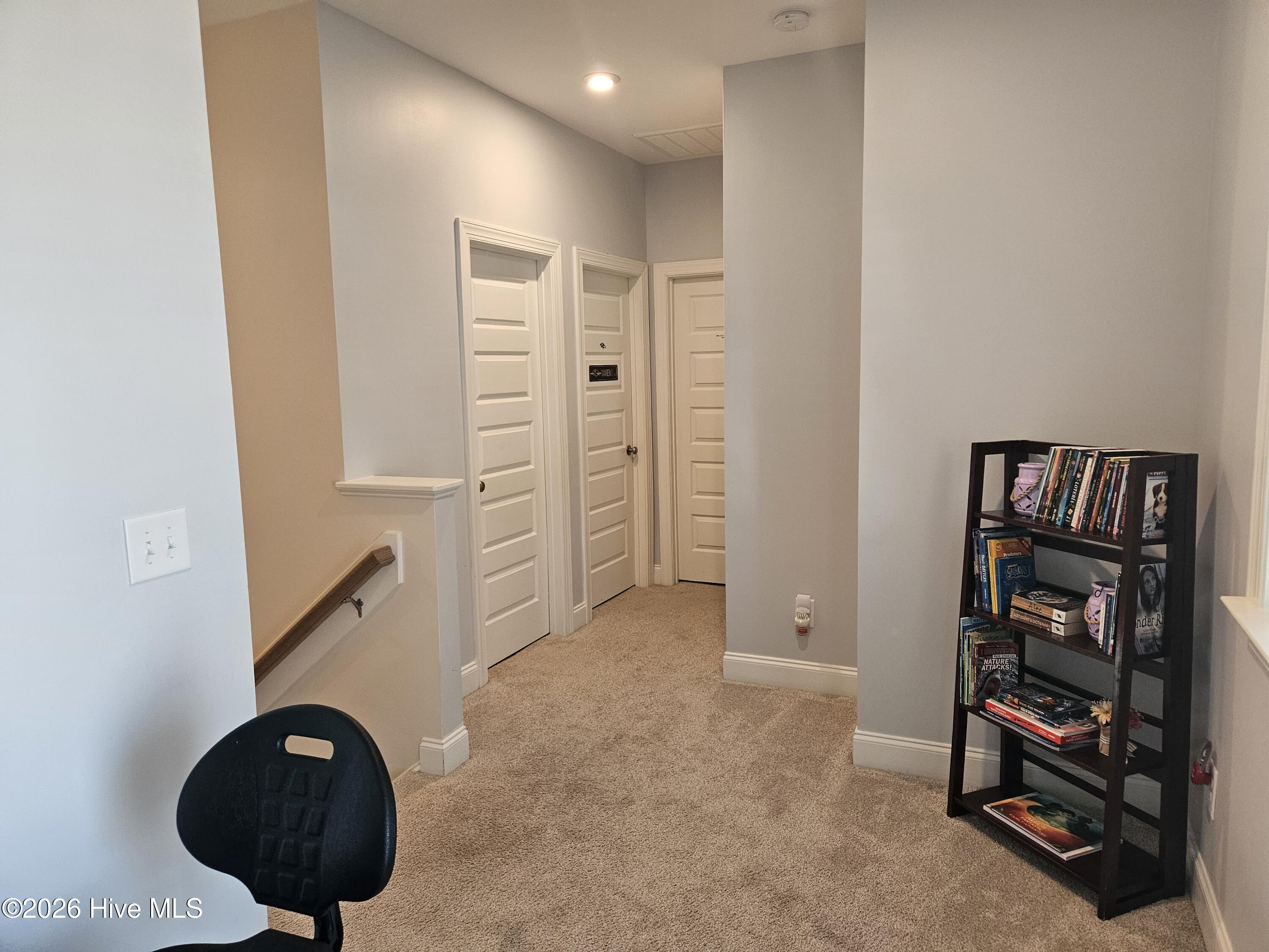 100569163 | Photo 23