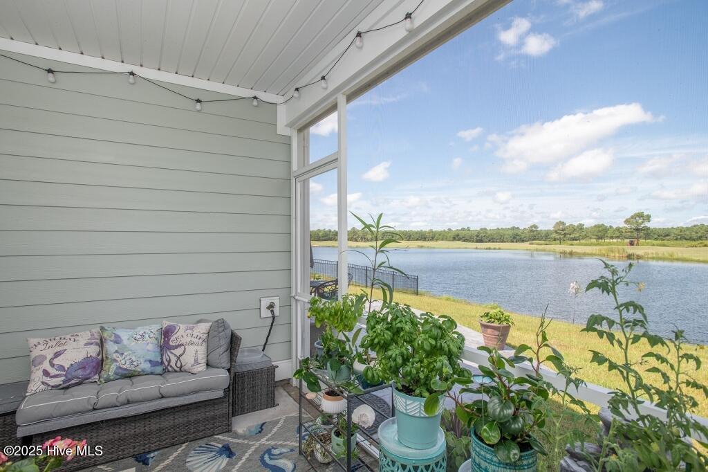 07-Screen Porch-lake view