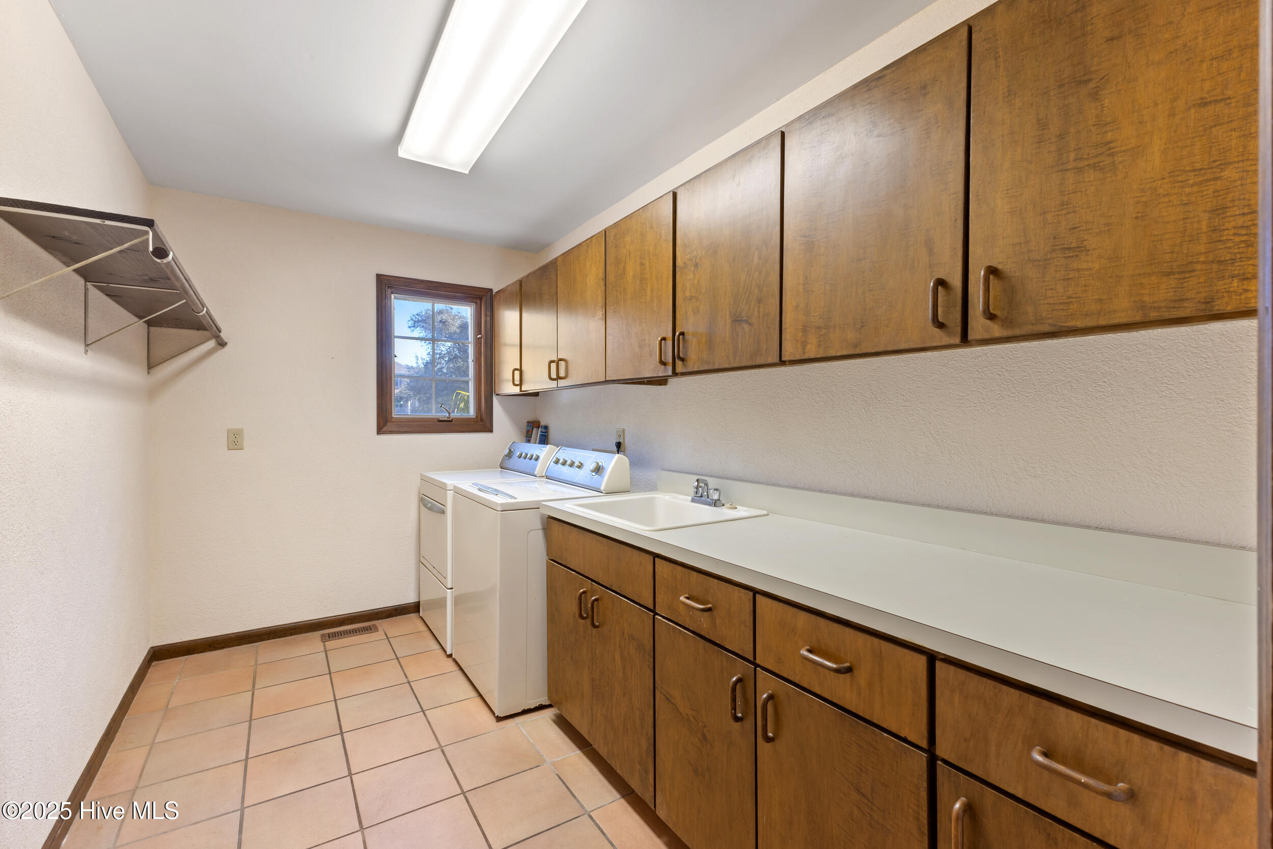 100541018 | Photo 40