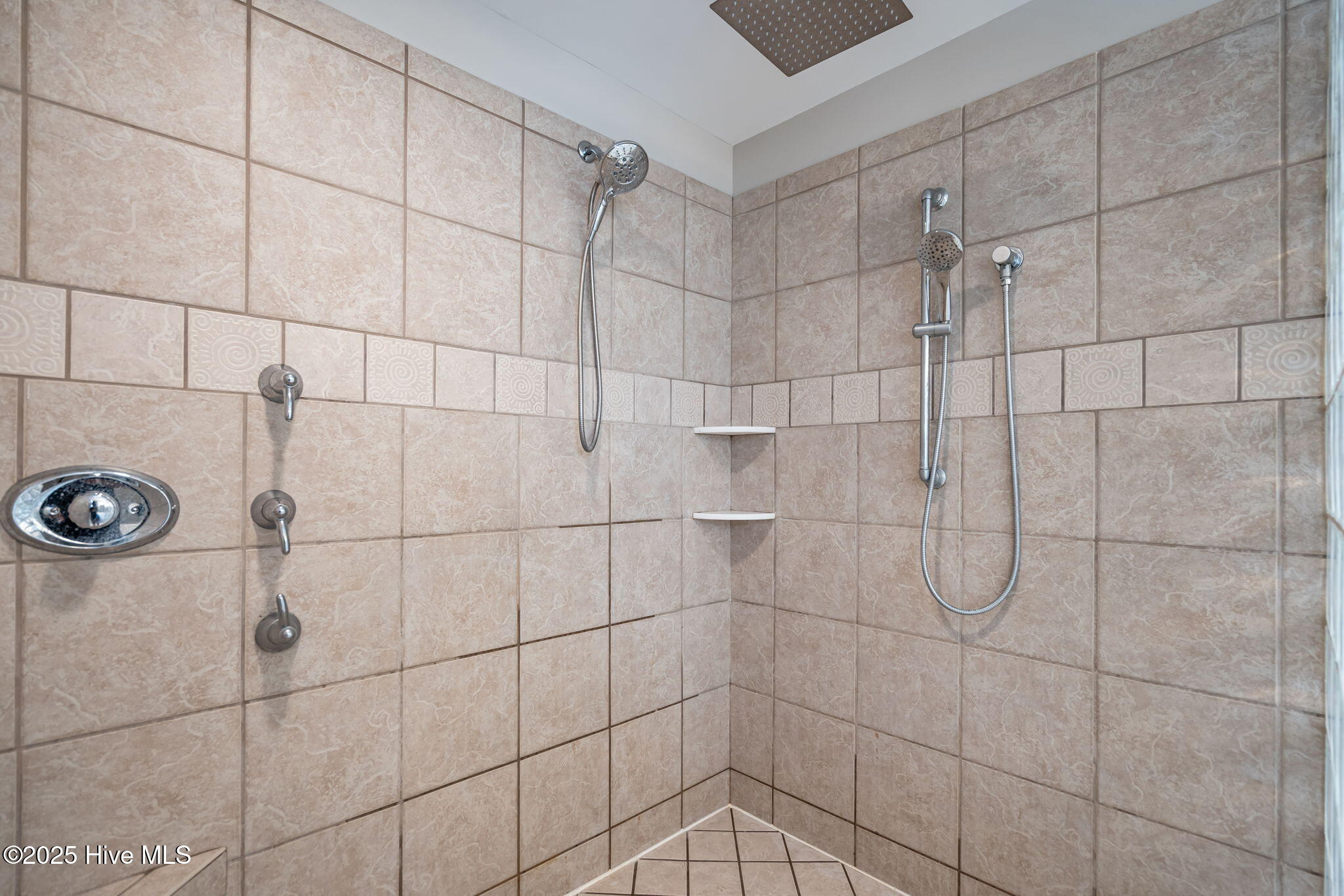 100528762 | Photo 63