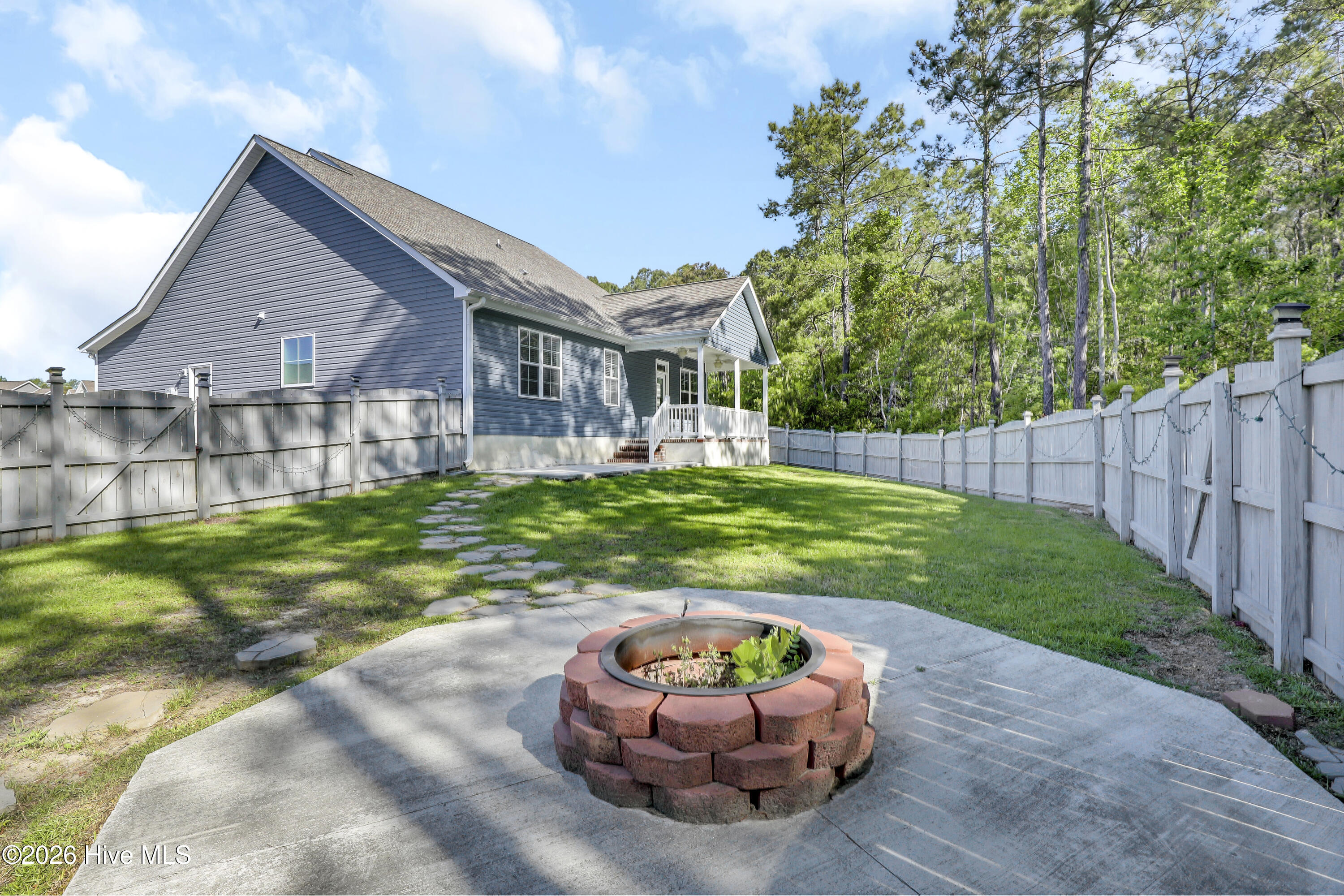 100569069 | Photo 33