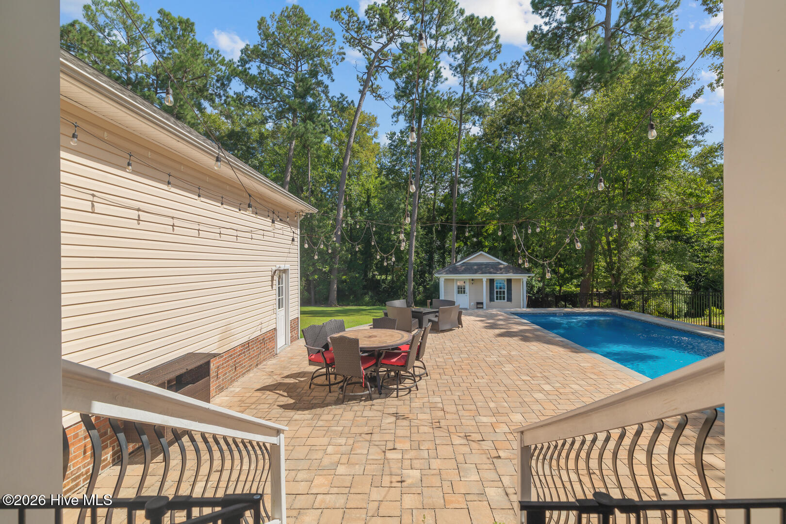 100557590 | Photo 68