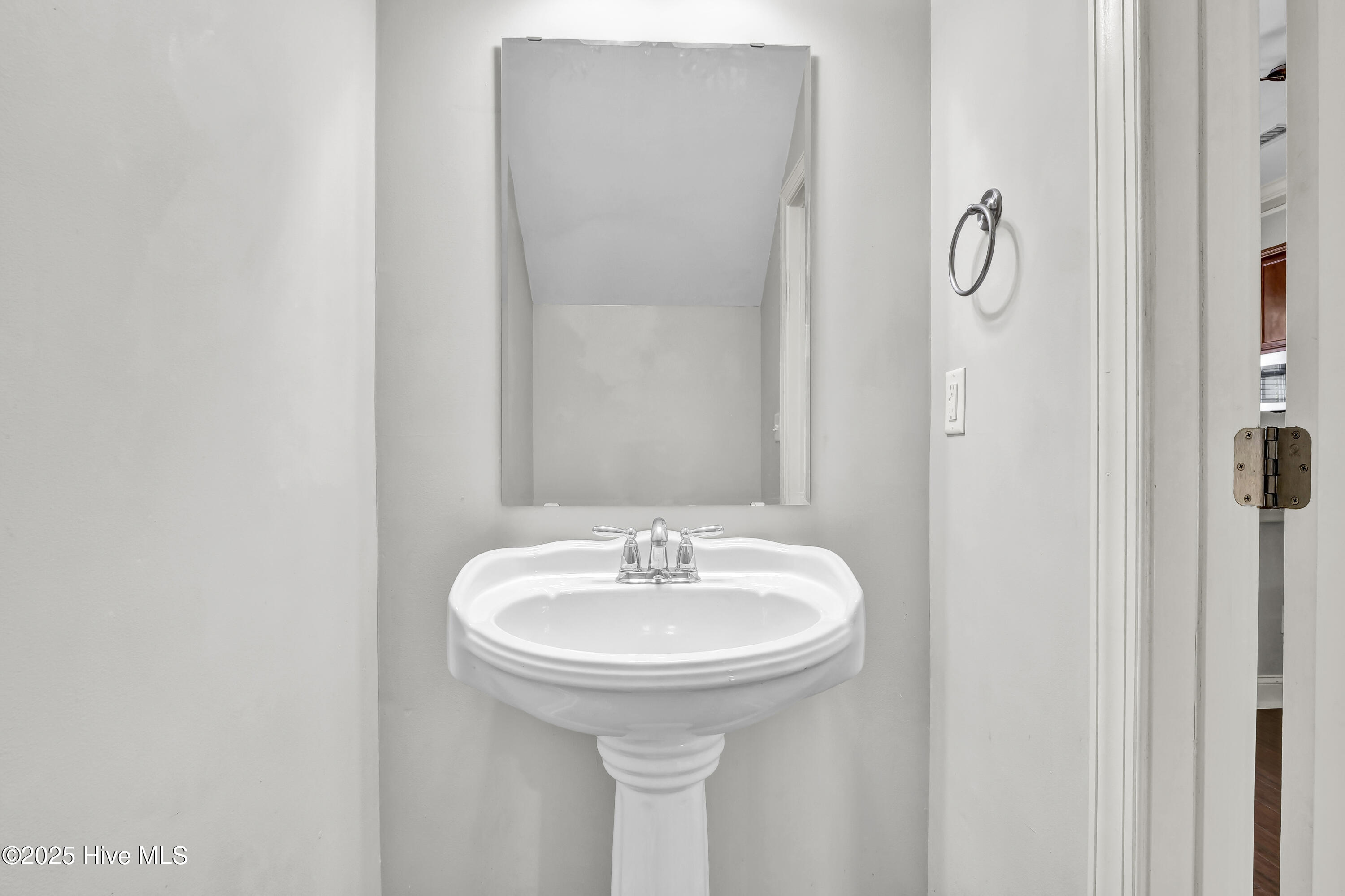 100504988 | Photo 16