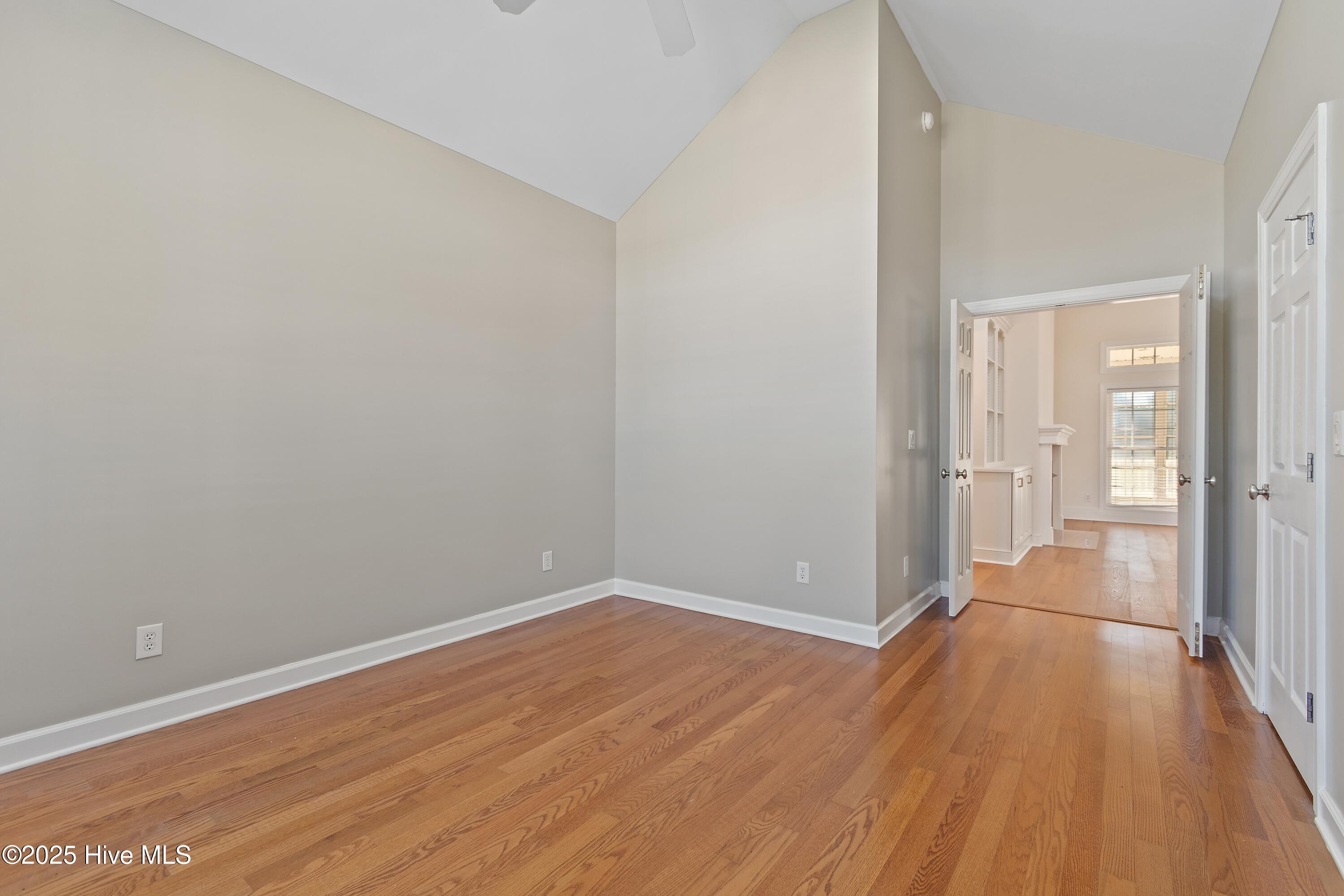 100548441 | Photo 41