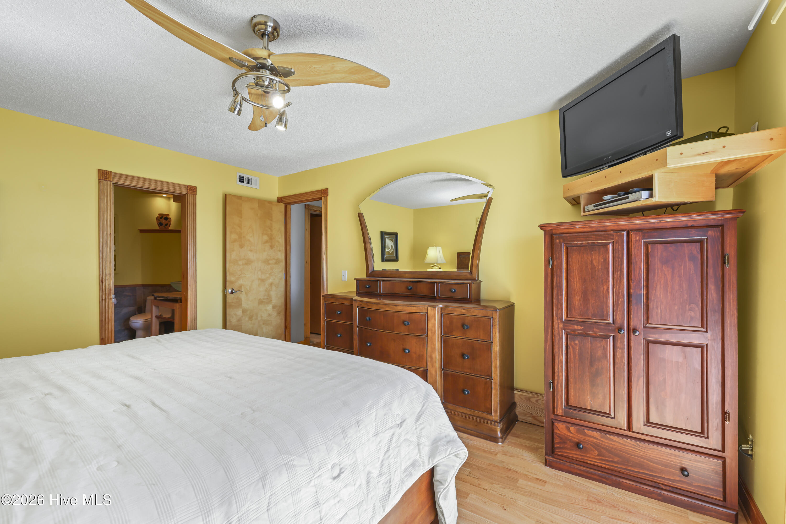 100552115 | Photo 35