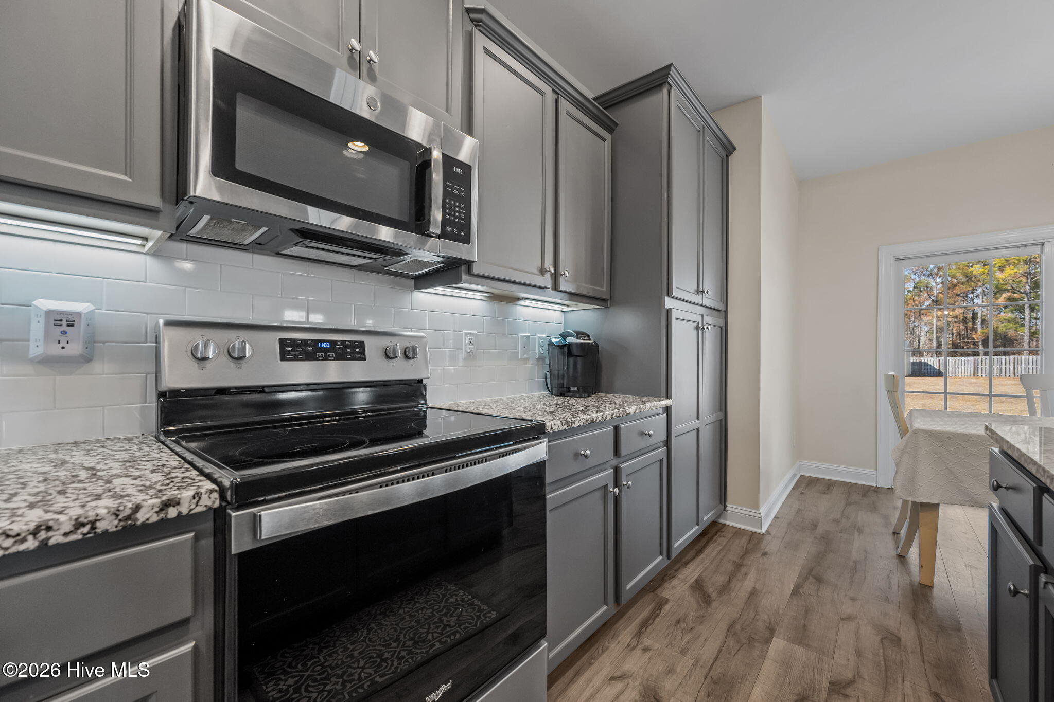 100554000 | Photo 17