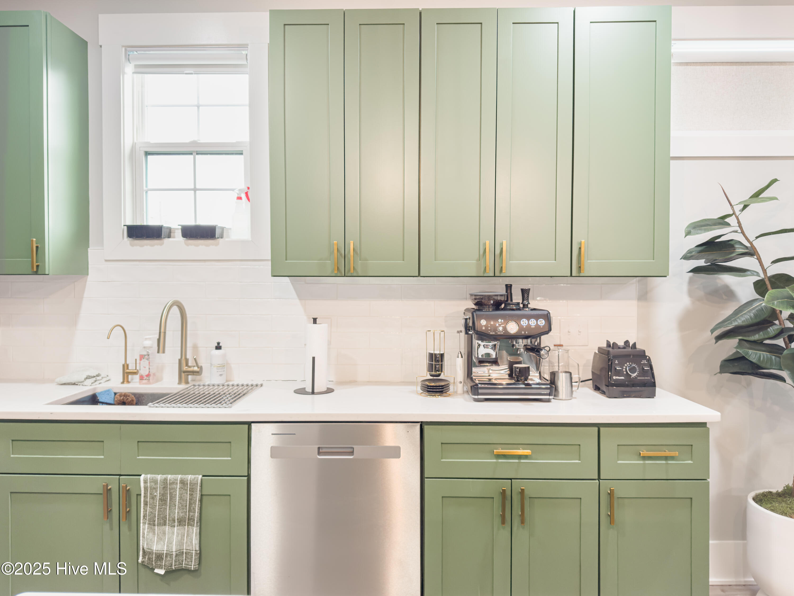 100537870 | Photo 32