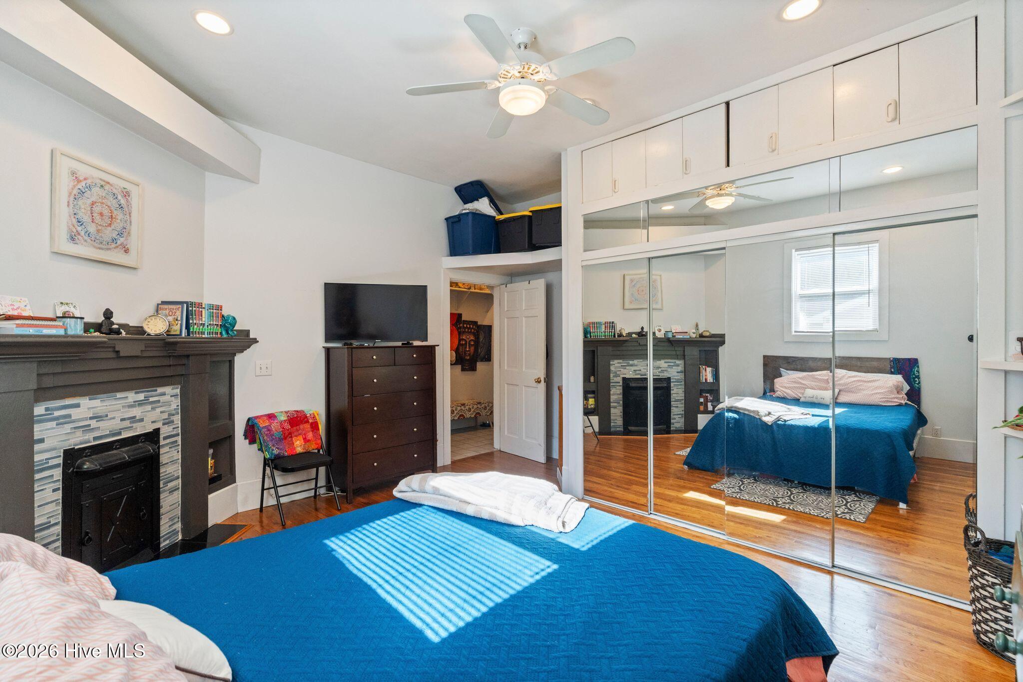 100570327 | Photo 40