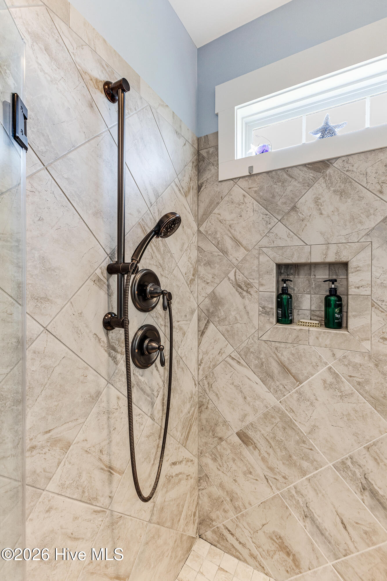 100564623 | Photo 17