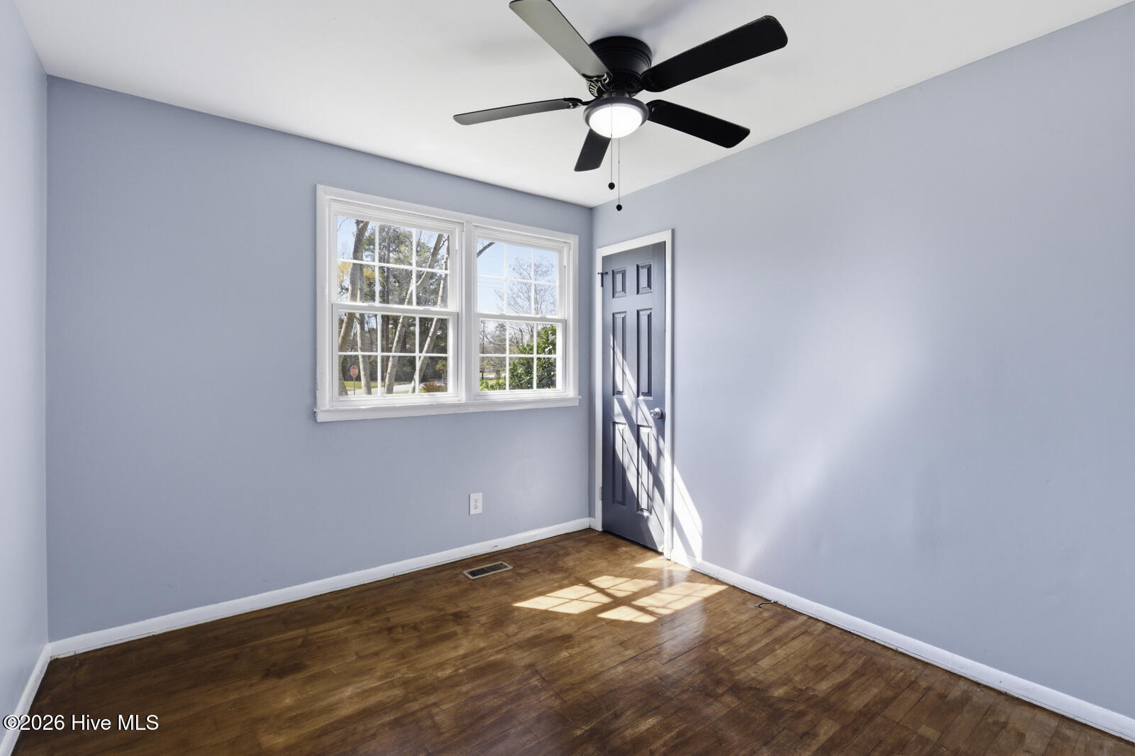 100565966 | Photo 16