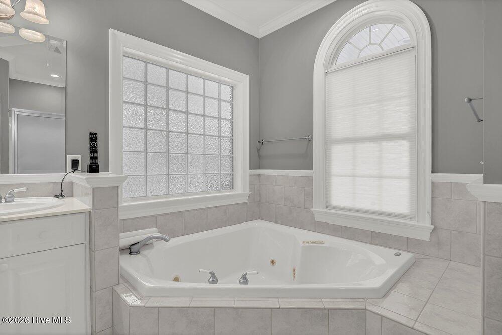 100557041 | Photo 28