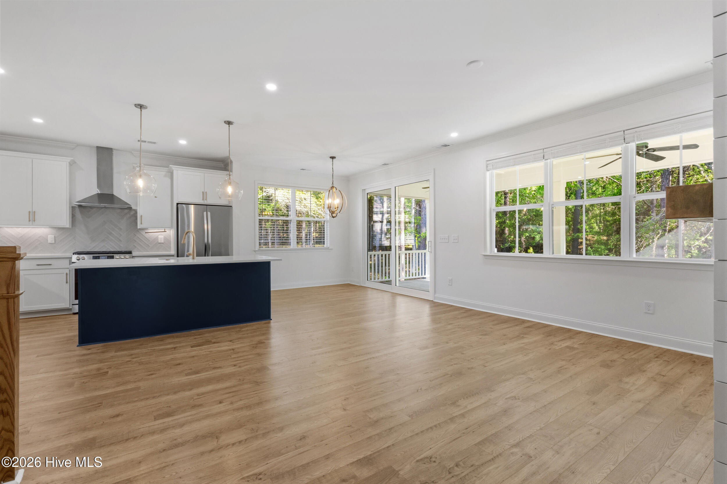 100567721 | Photo 16