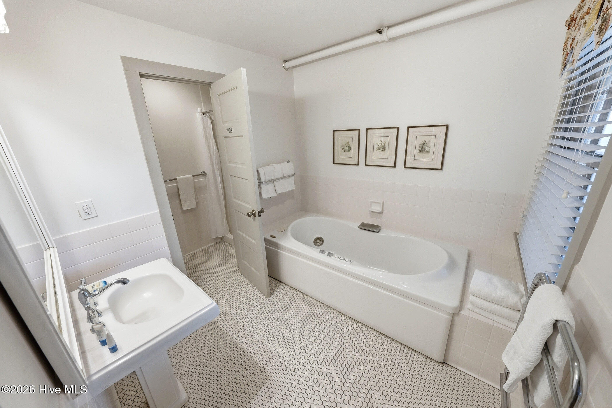 6715 S Croatan Highway, Nags Head, NC, 27959