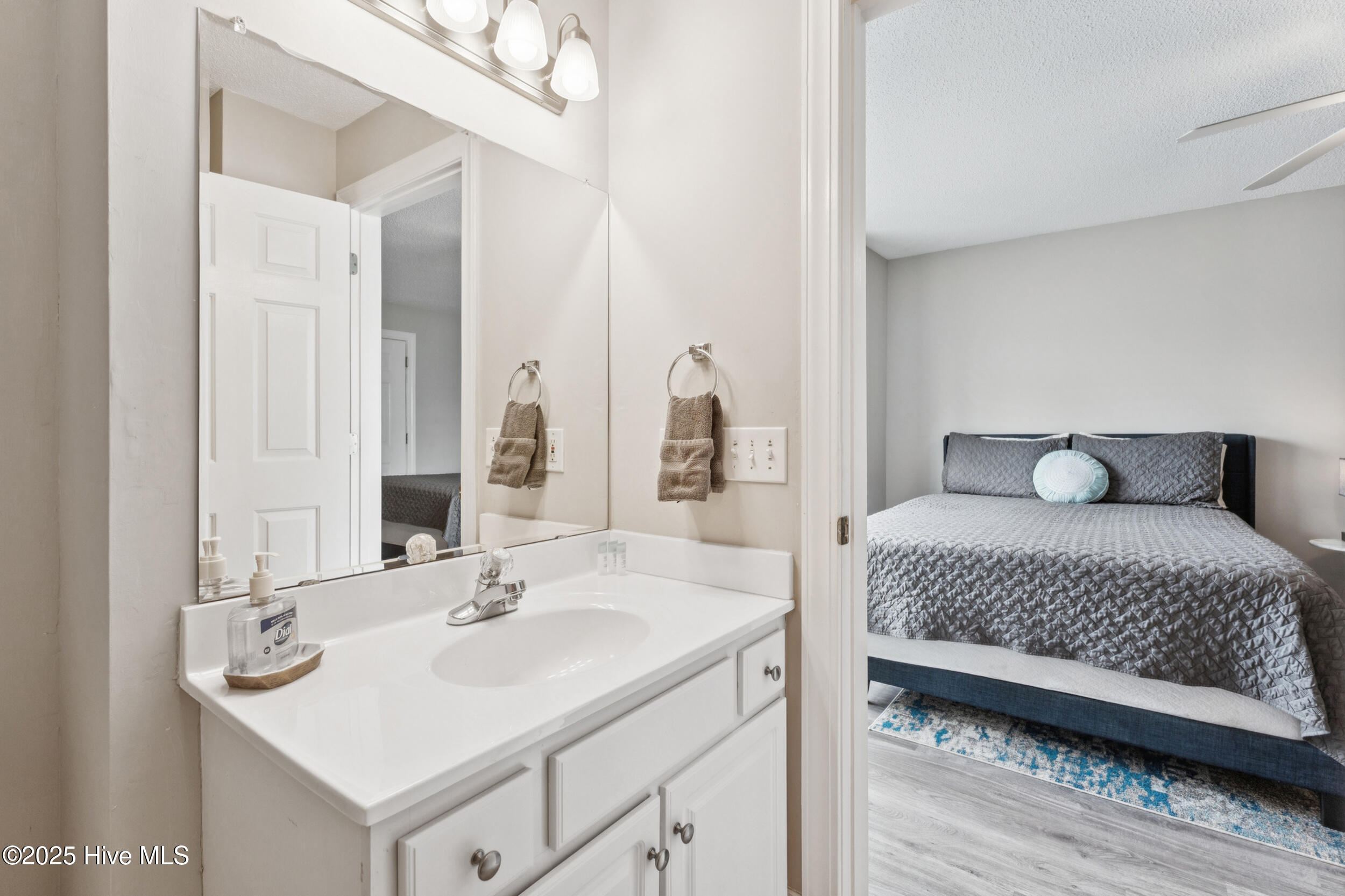 100523388 | Photo 10