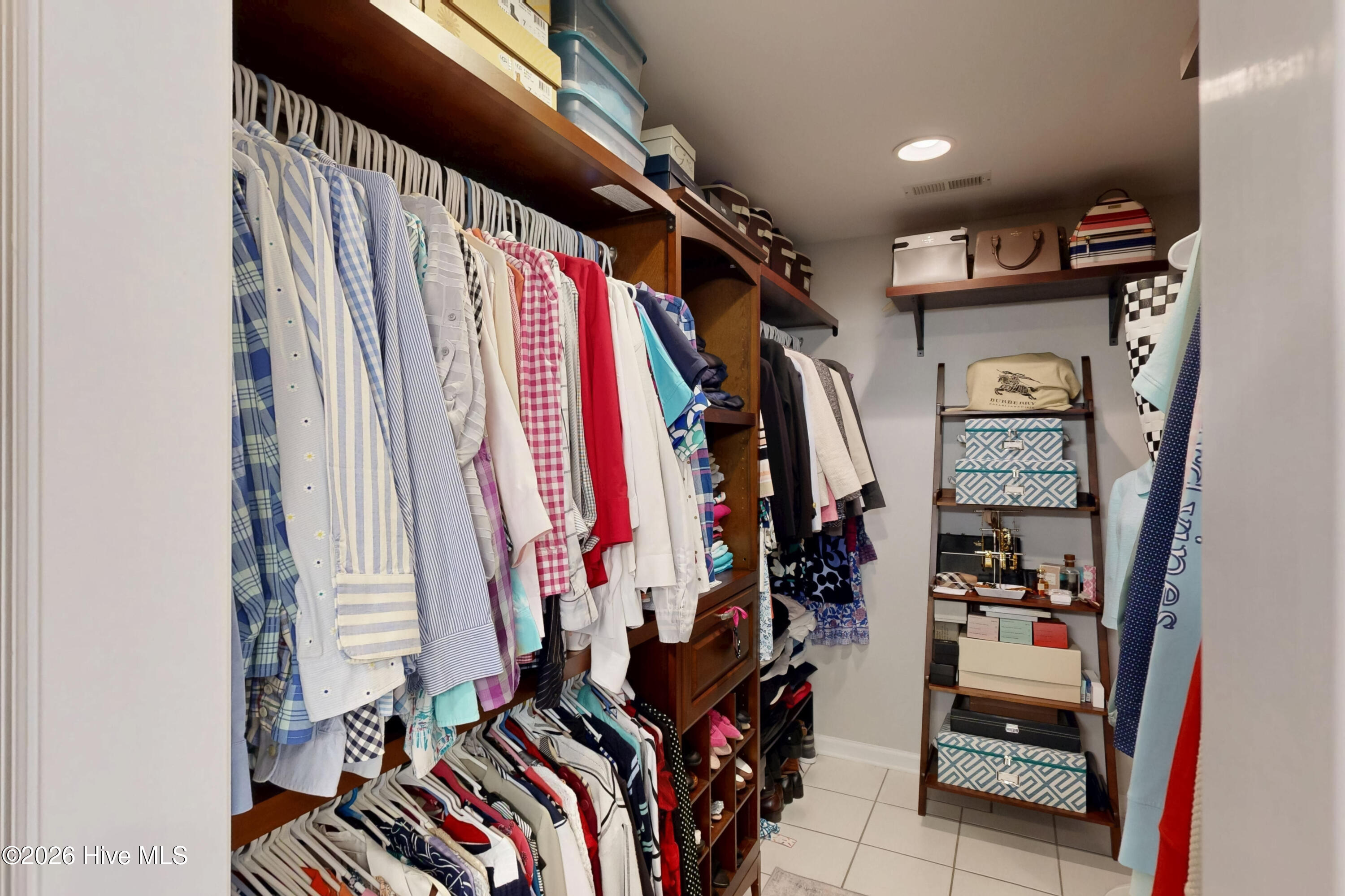 100559840 | Photo 25