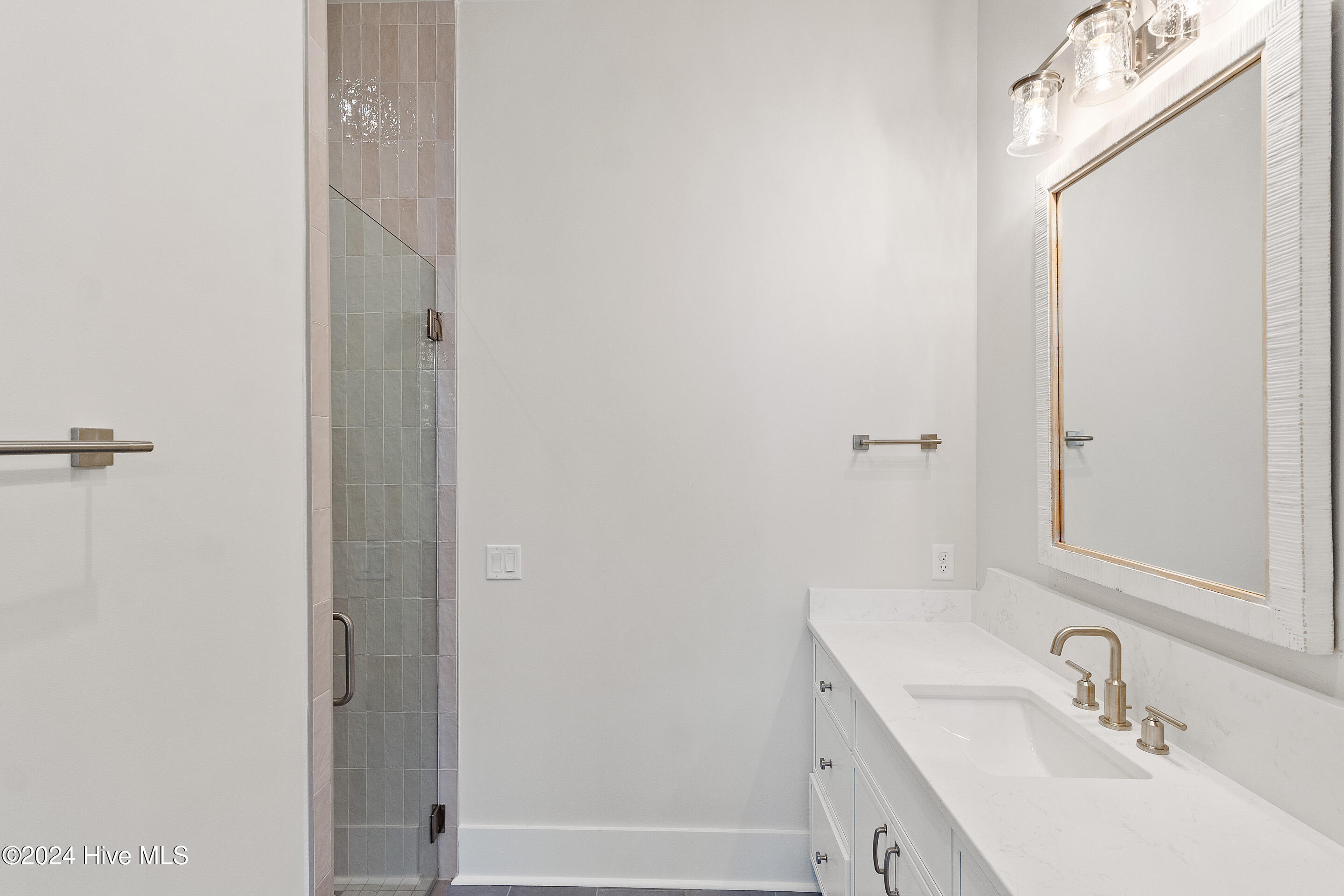 100552091 | Photo 23