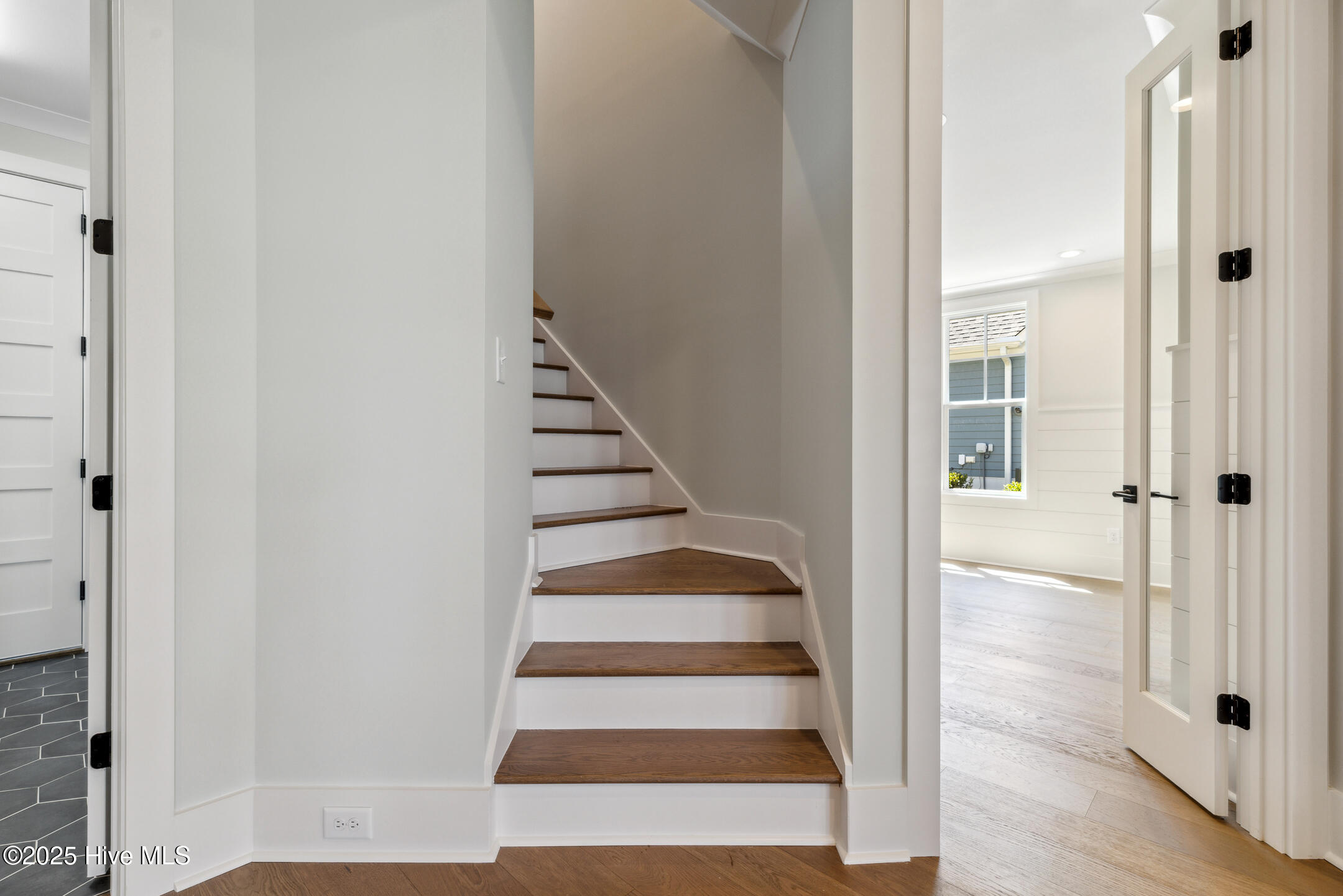 100461244 | Photo 66