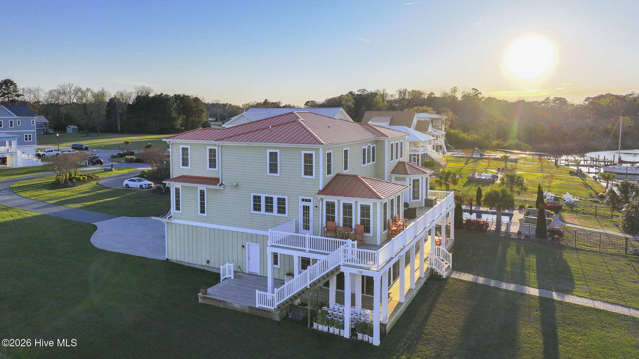 100564297 | Photo 64