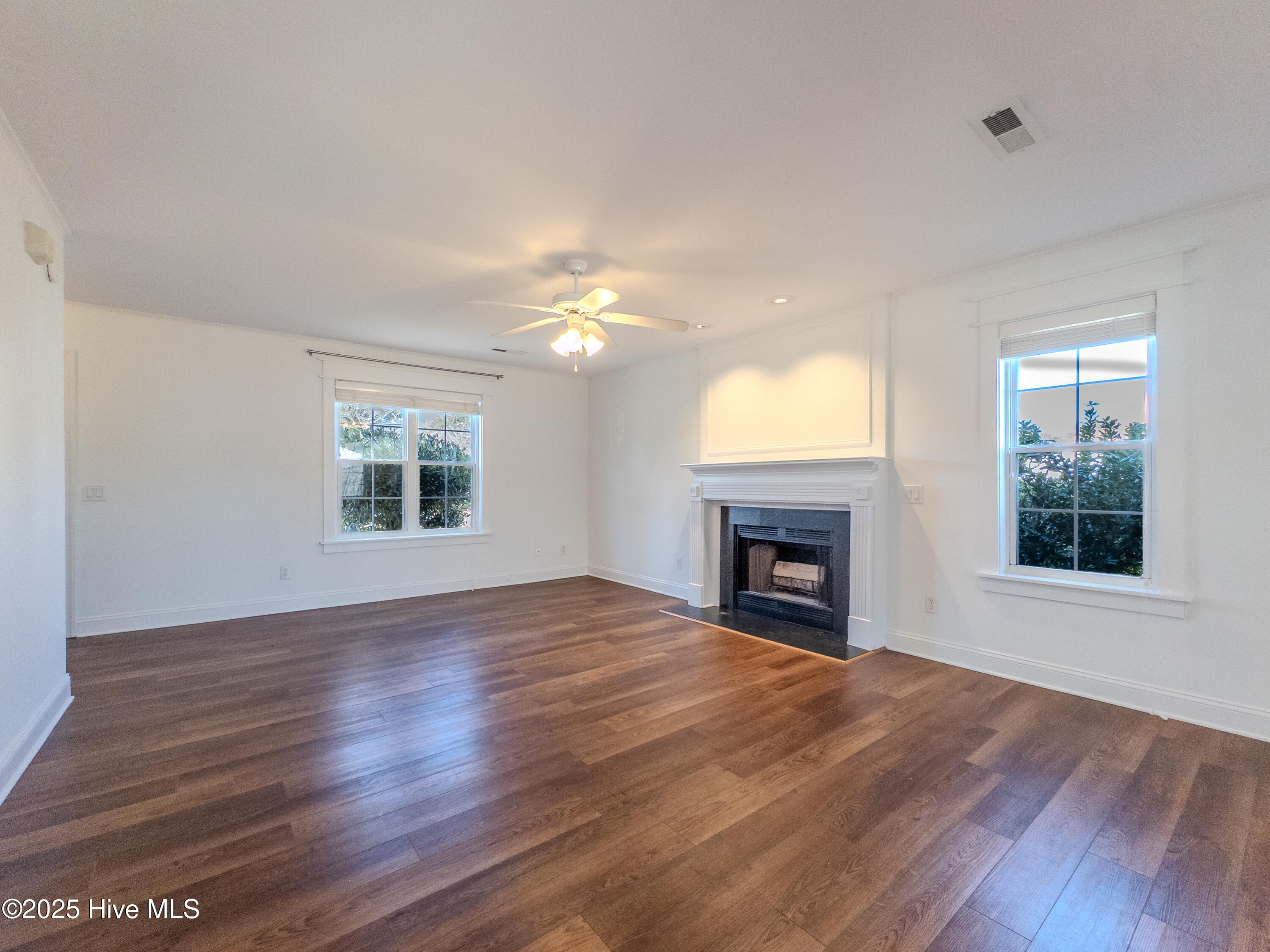 100546237 | Photo 32