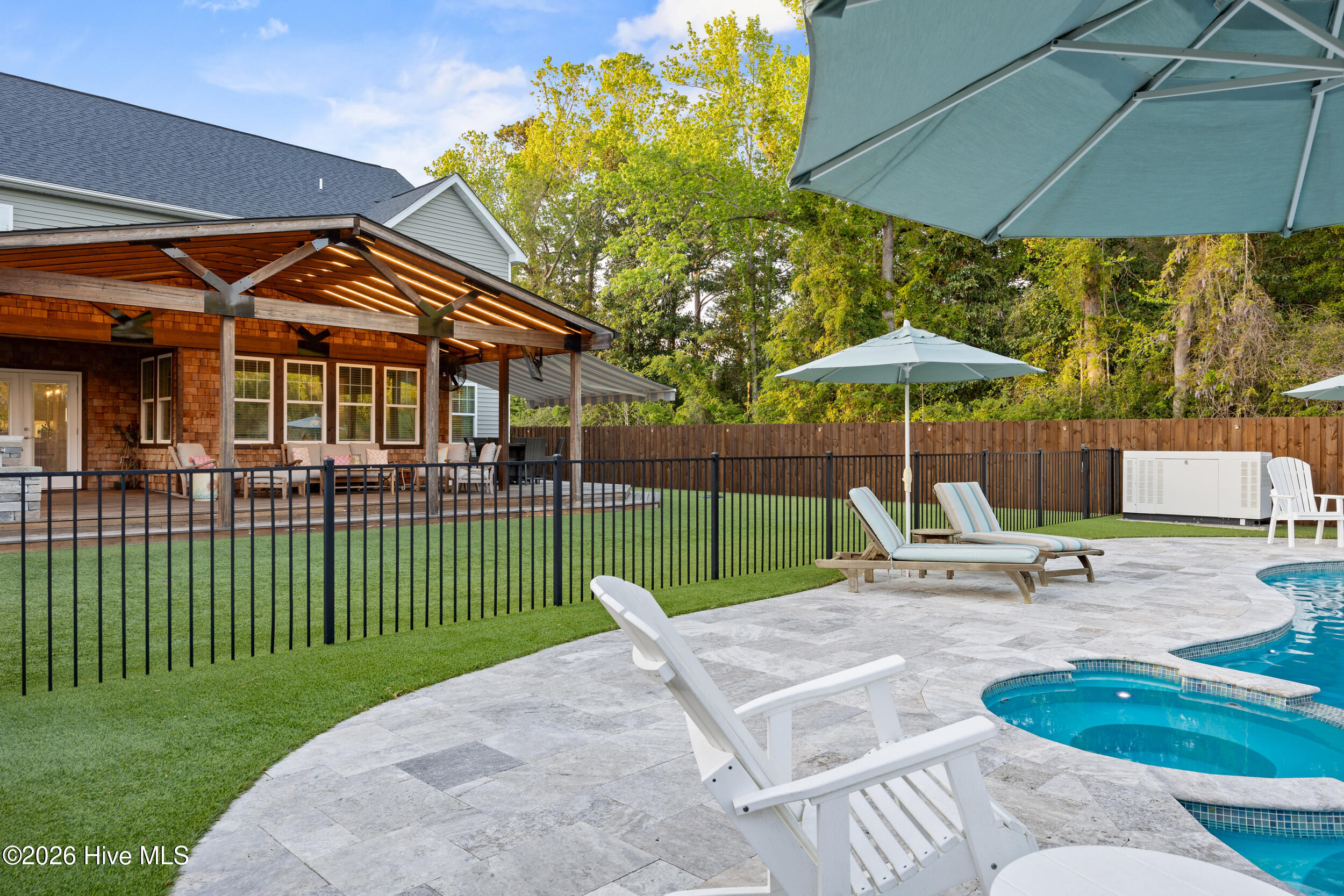 100566940 | Photo 77