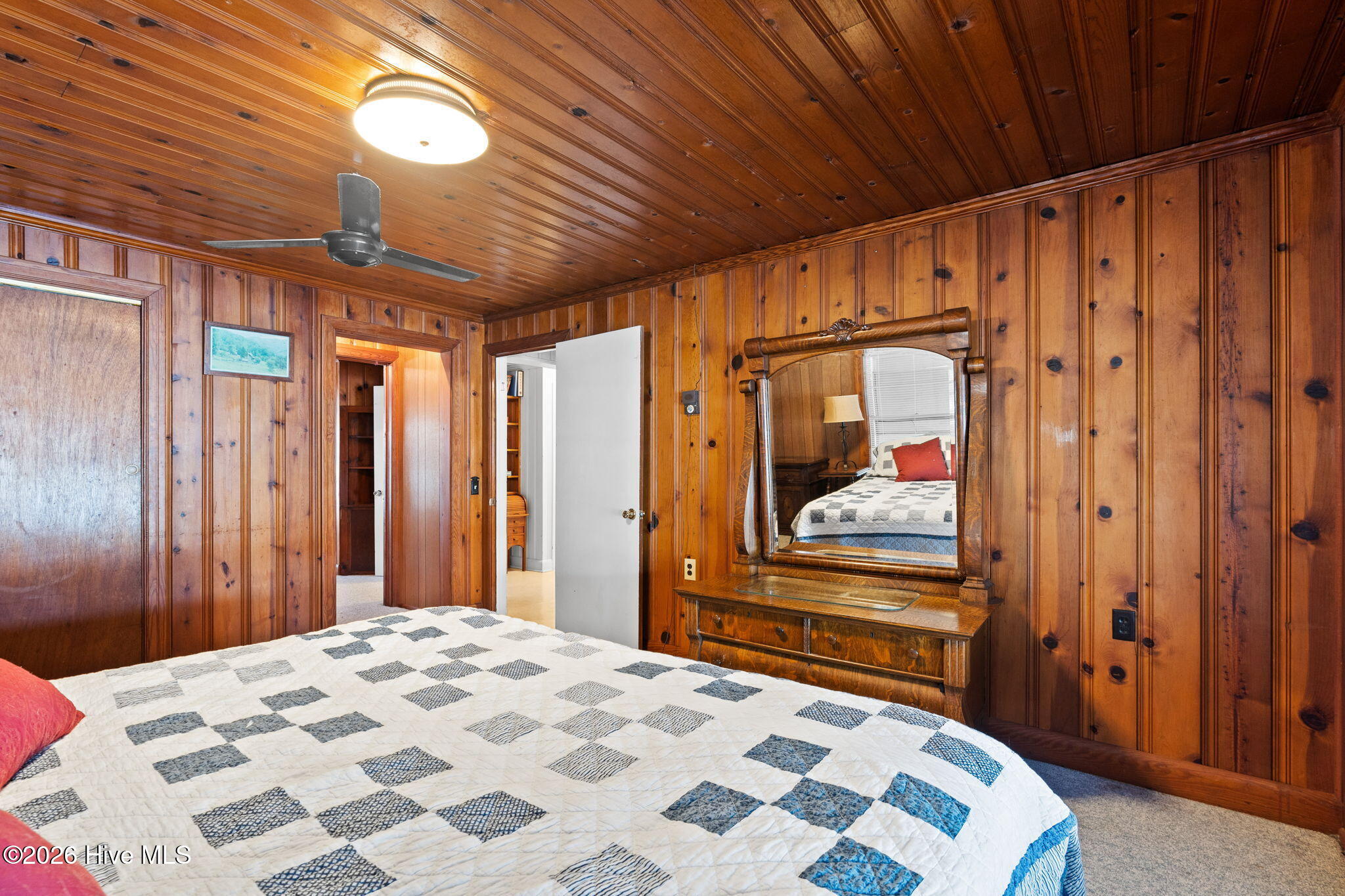 100561810 | Photo 54