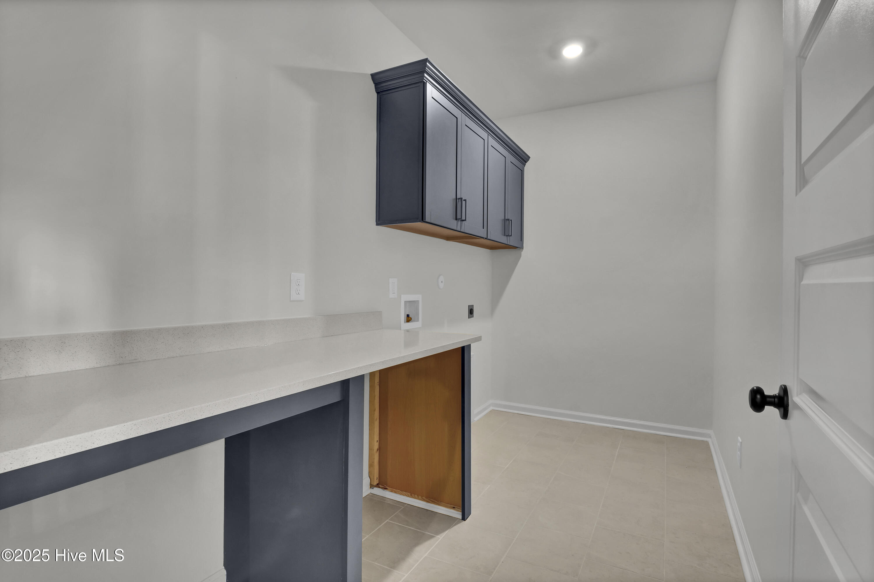 100518809 | Photo 12