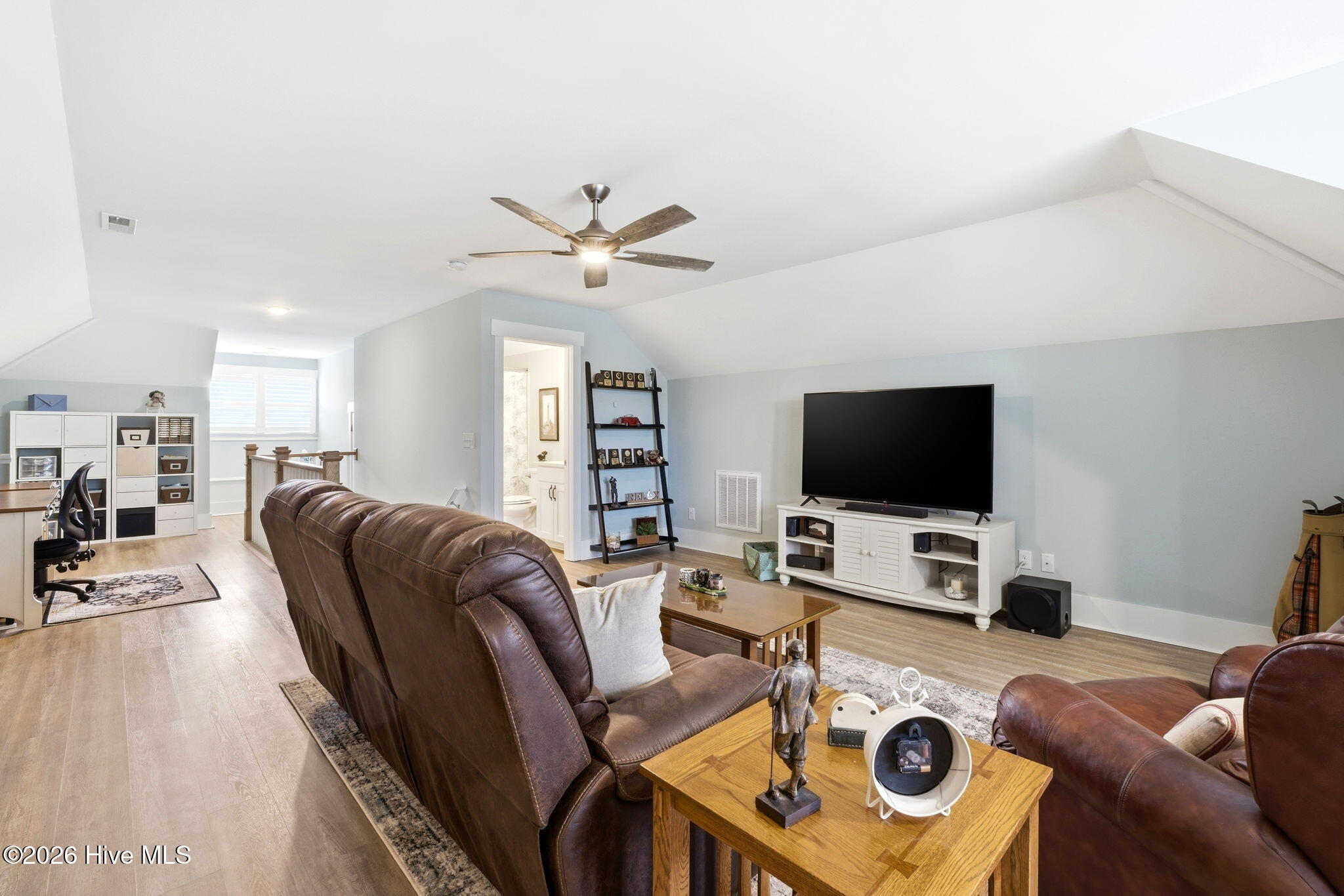 100562924 | Photo 27