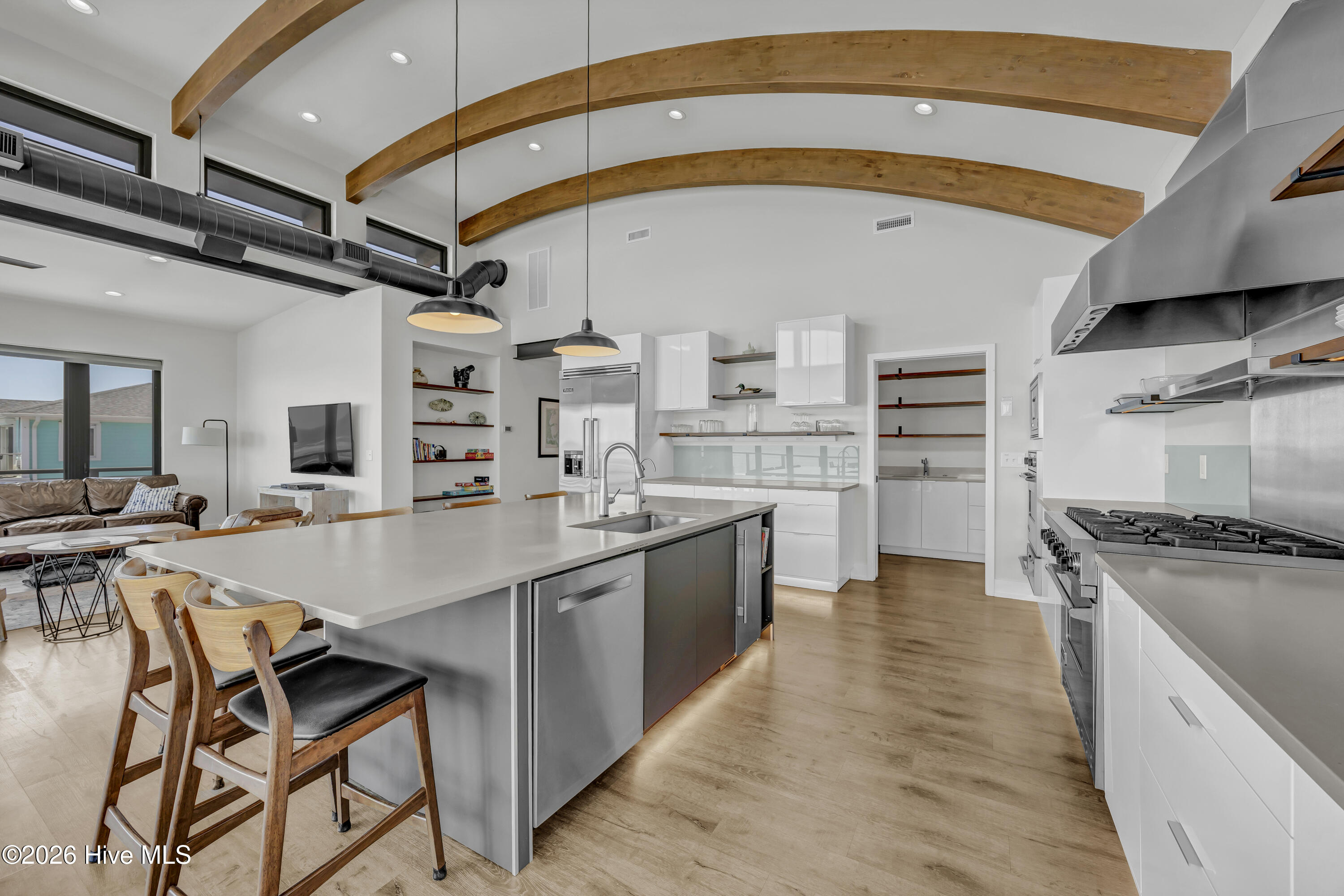 100565280 | Photo 15