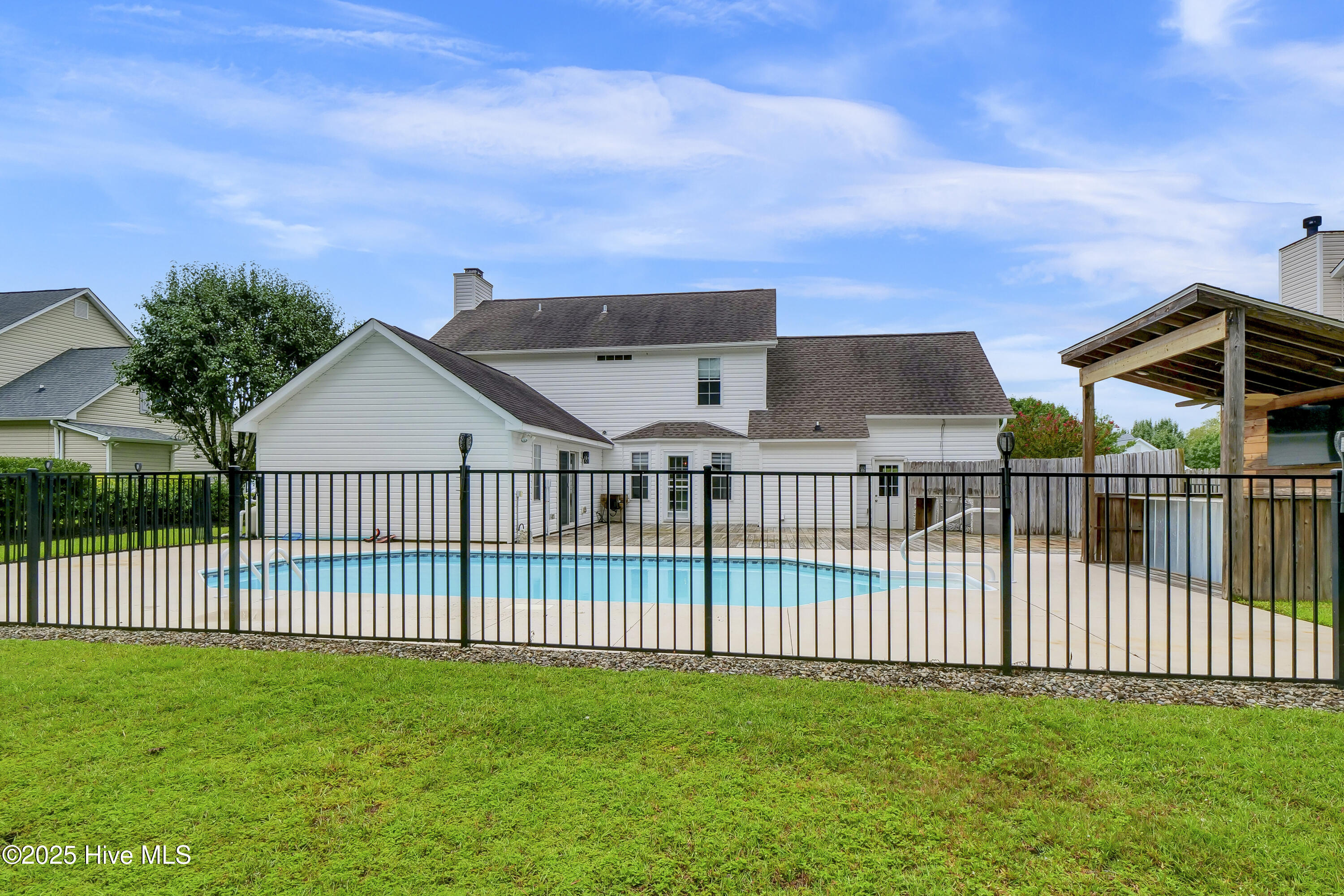 100544266 | Photo 52