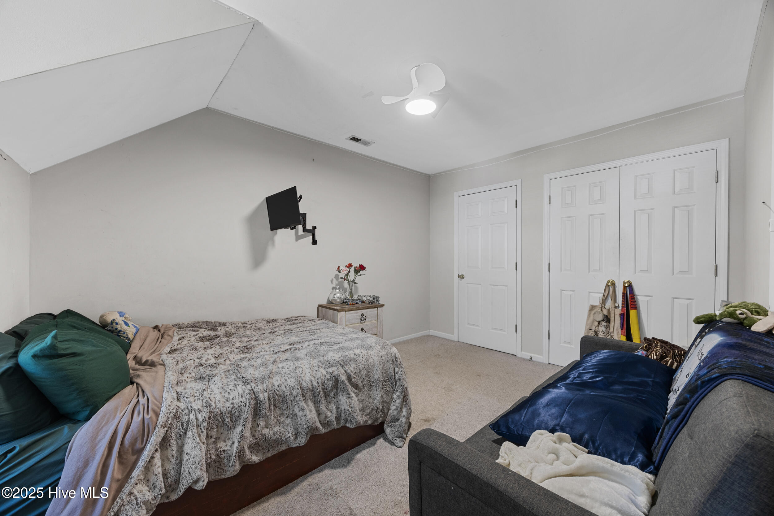 100532687 | Photo 24