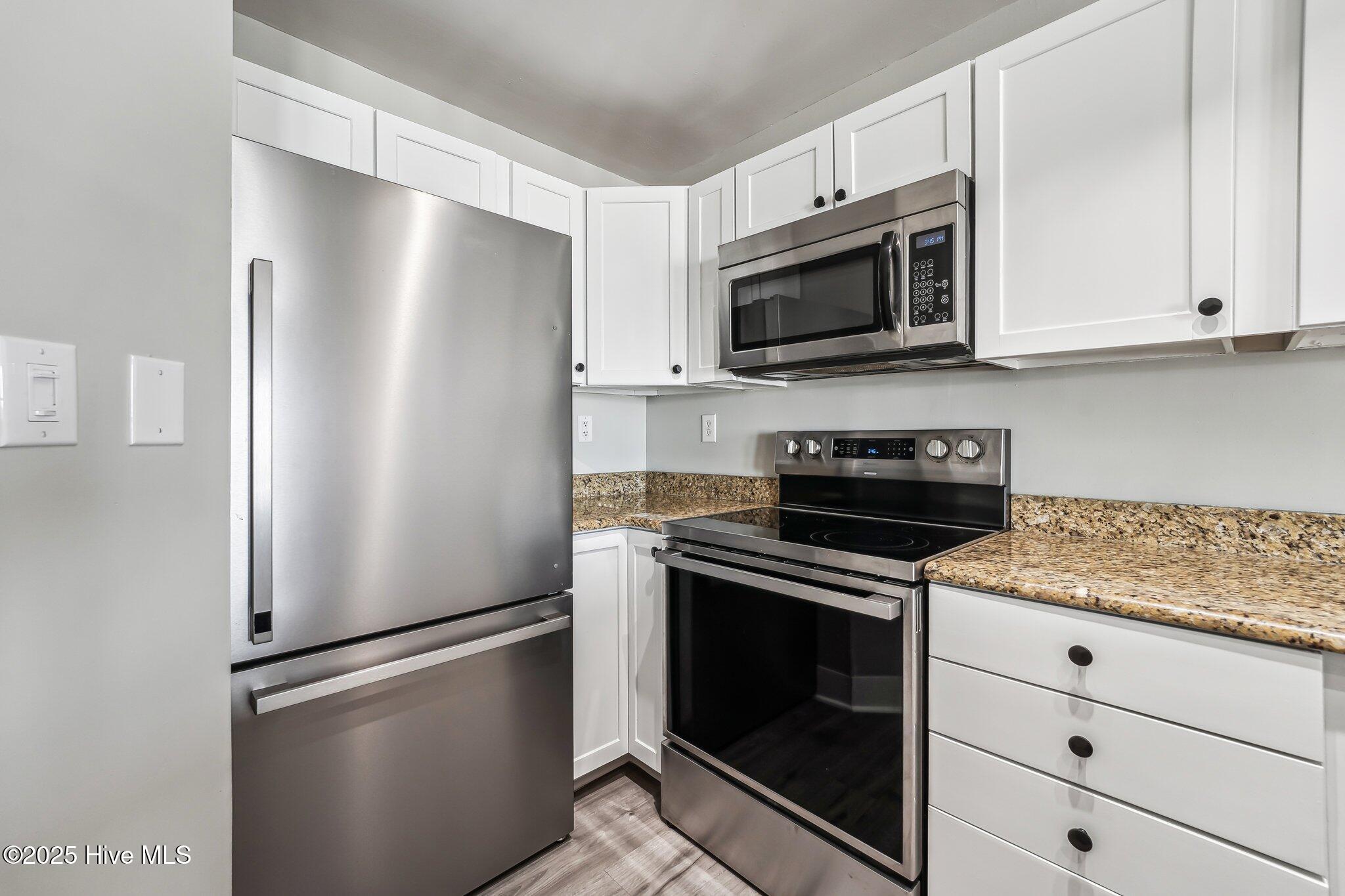 100562978 | Photo 14