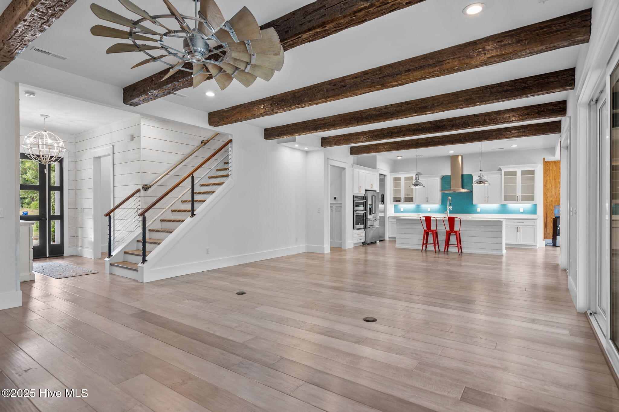 100532333 | Photo 27