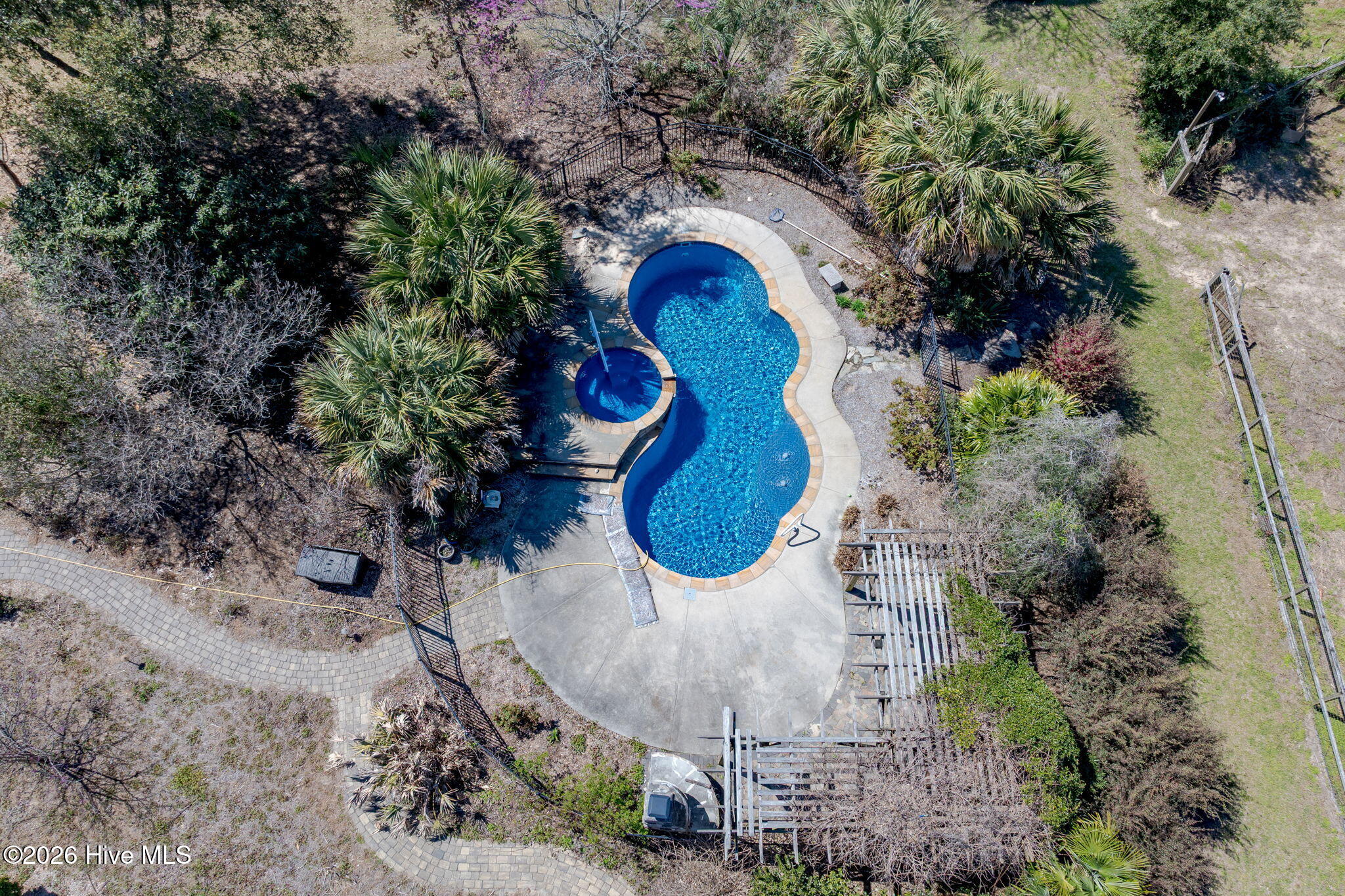 100552056 | Photo 78