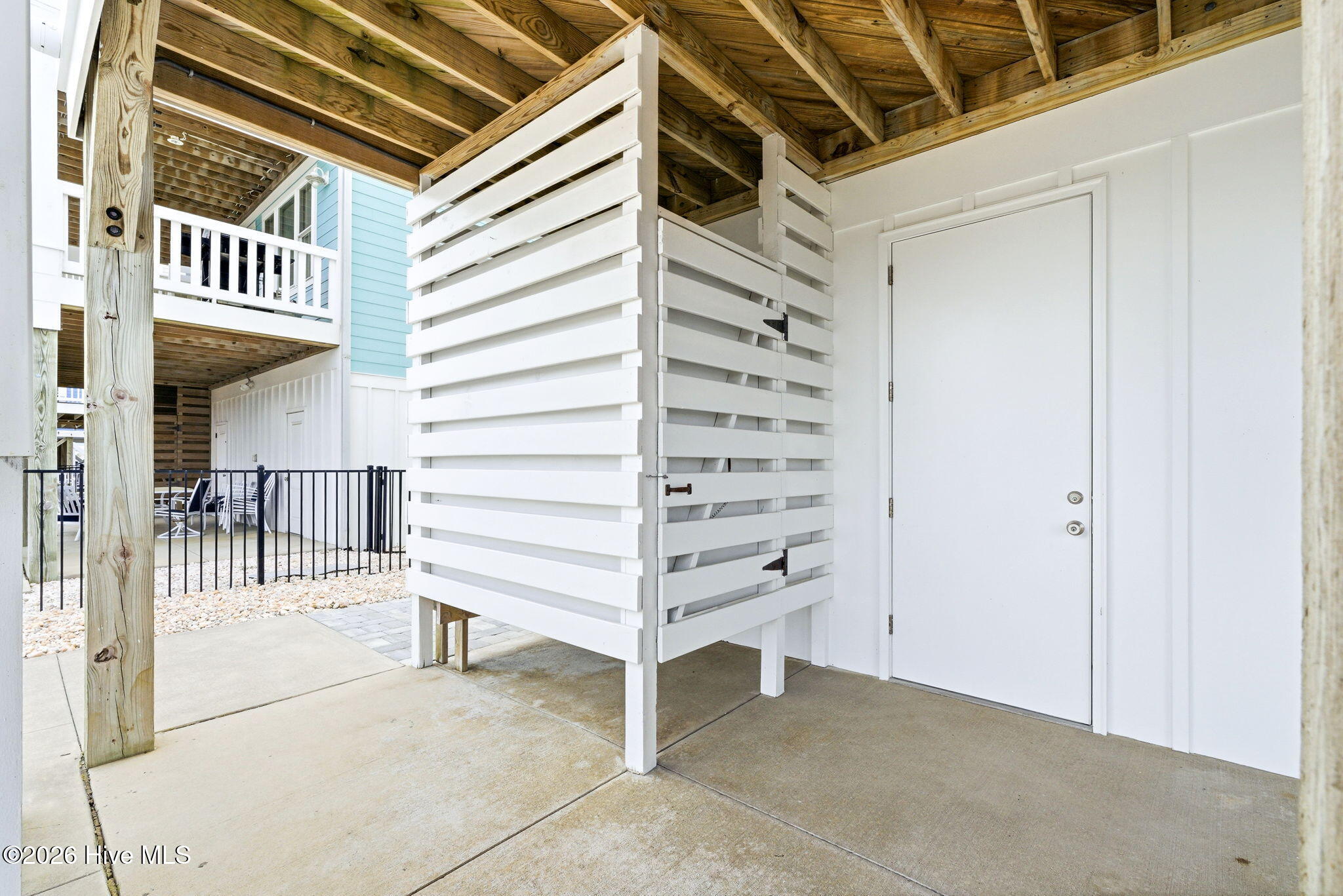 100564360 | Photo 48