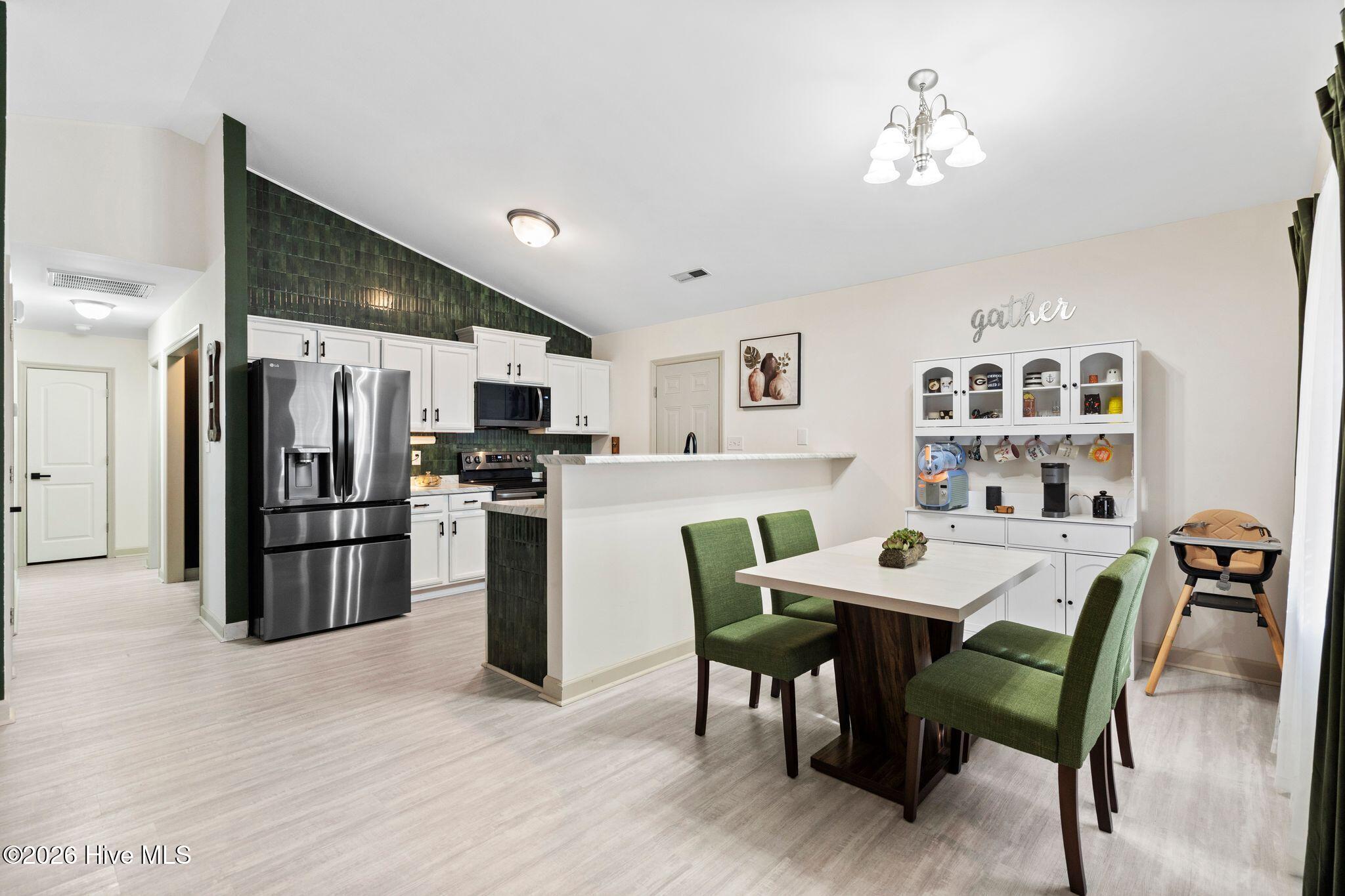 100556987 | Photo 11