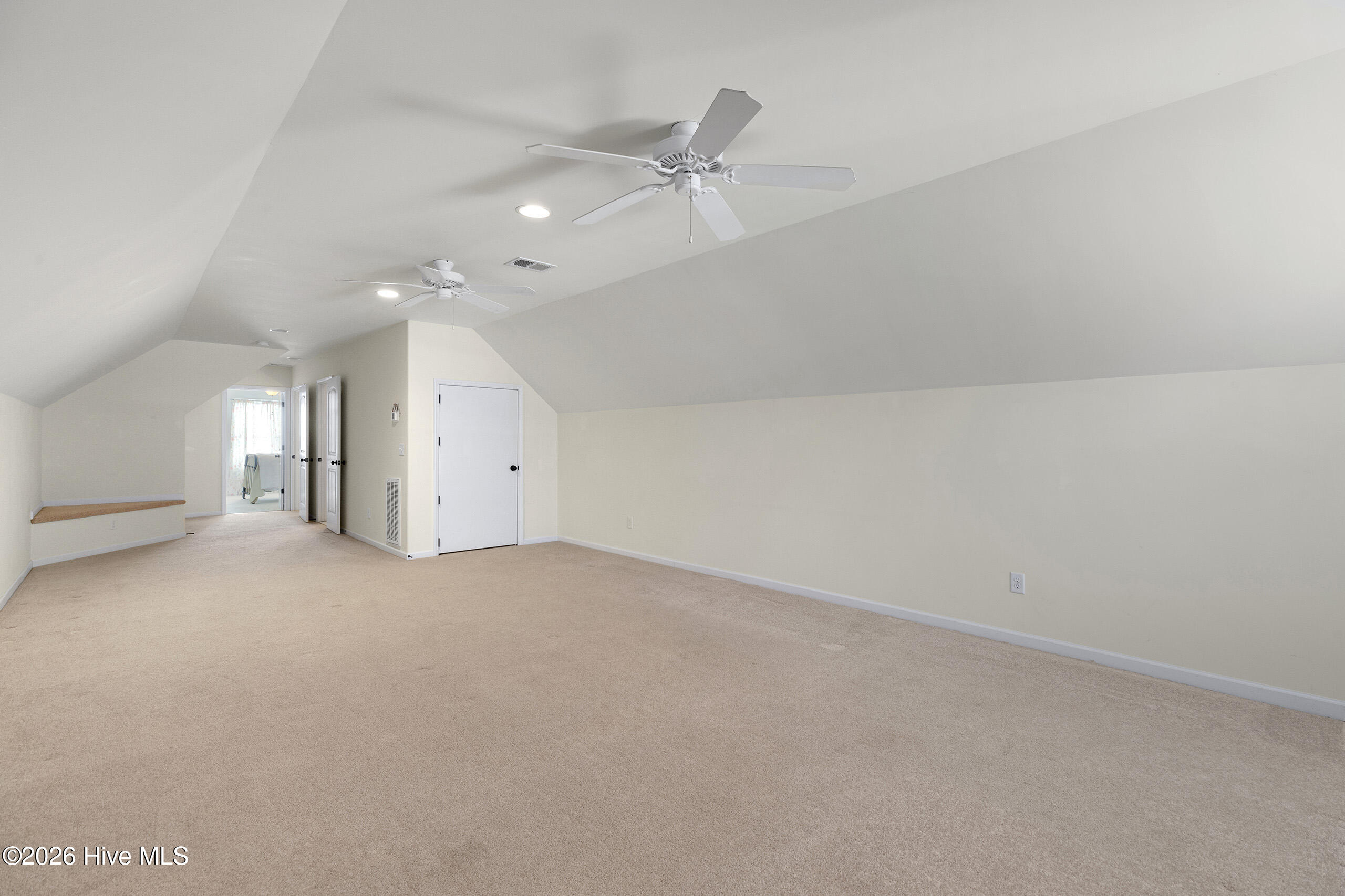 100558971 | Photo 34