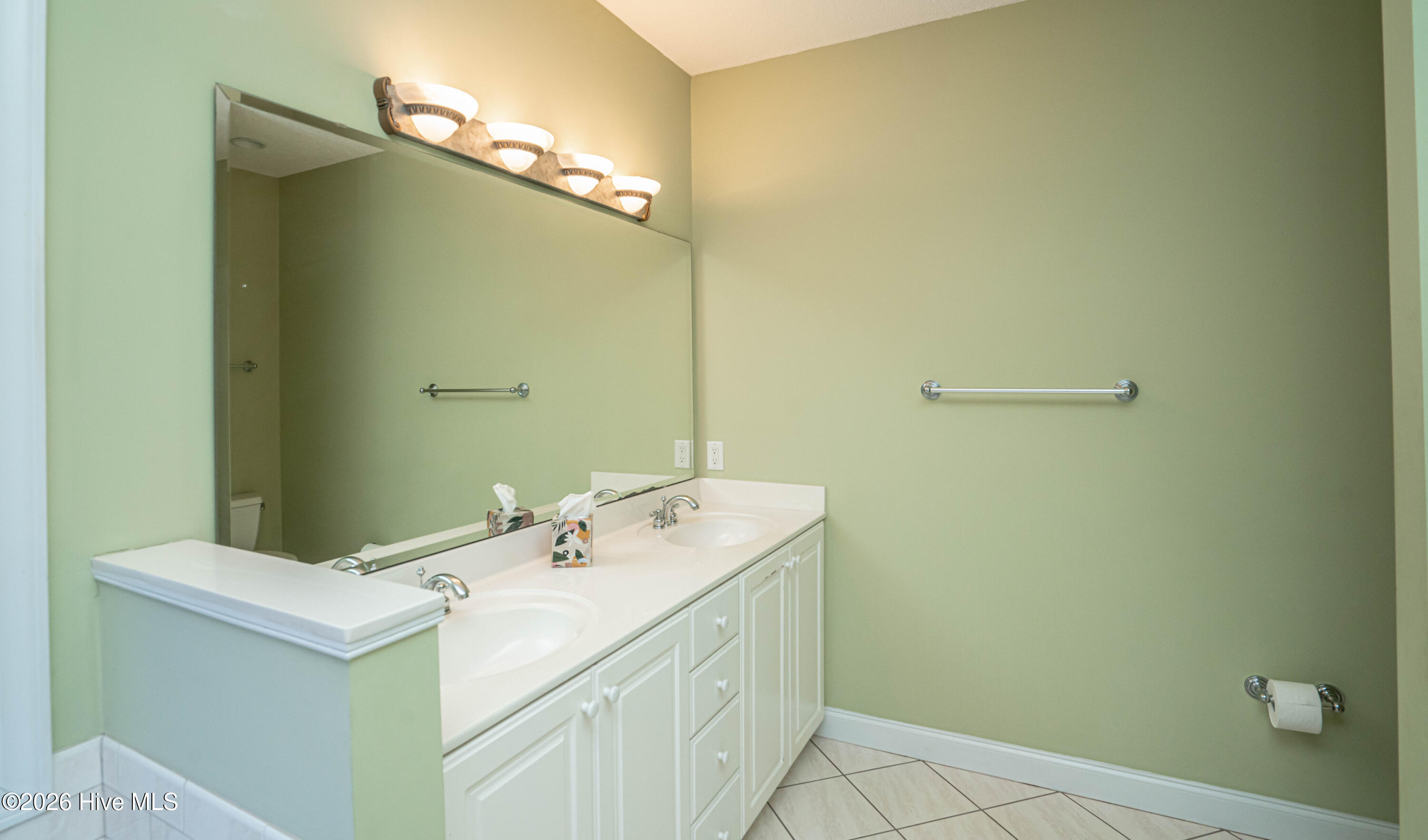 100553536 | Photo 32