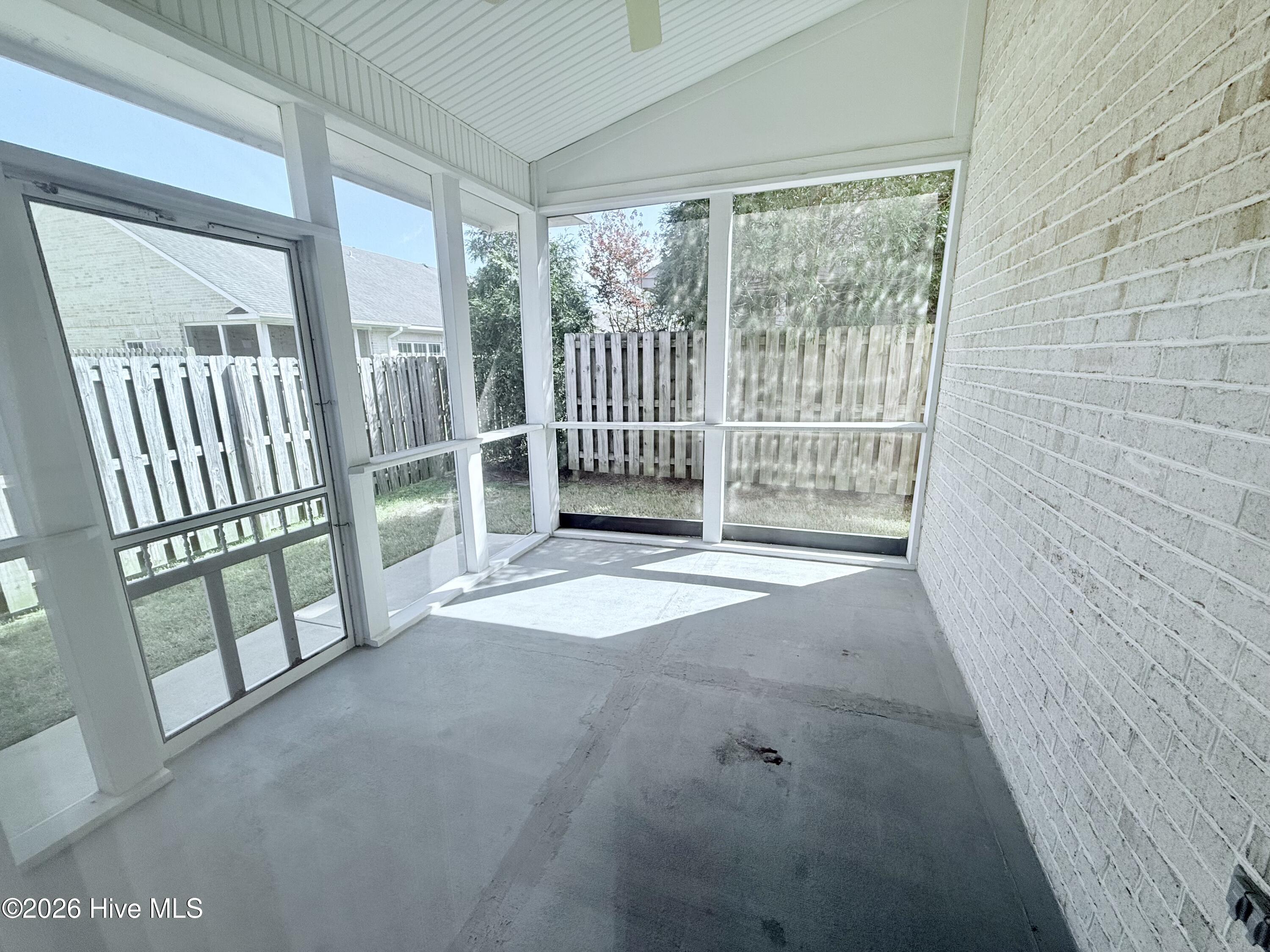 100564897 | Photo 36