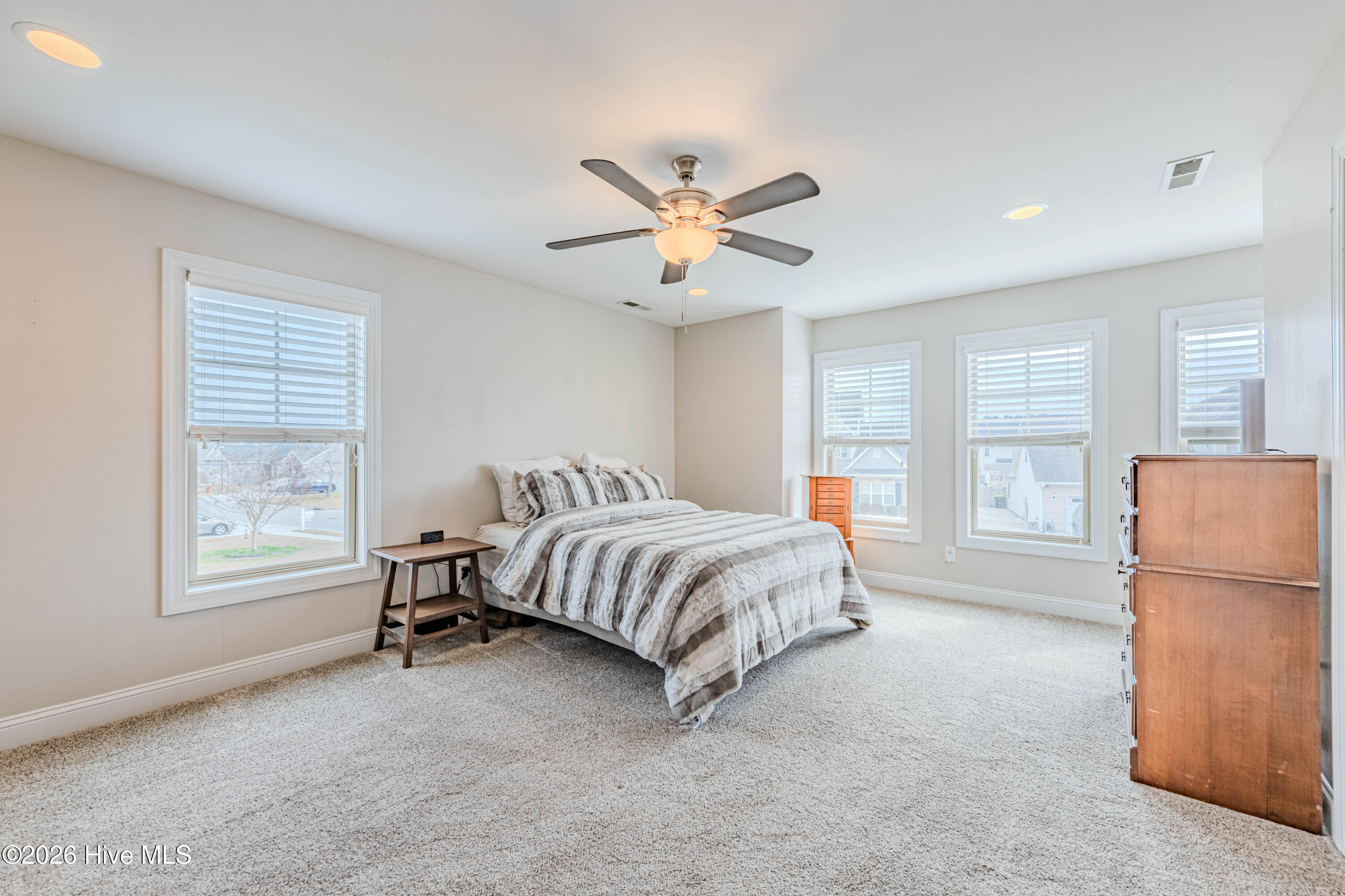 100555095 | Photo 32