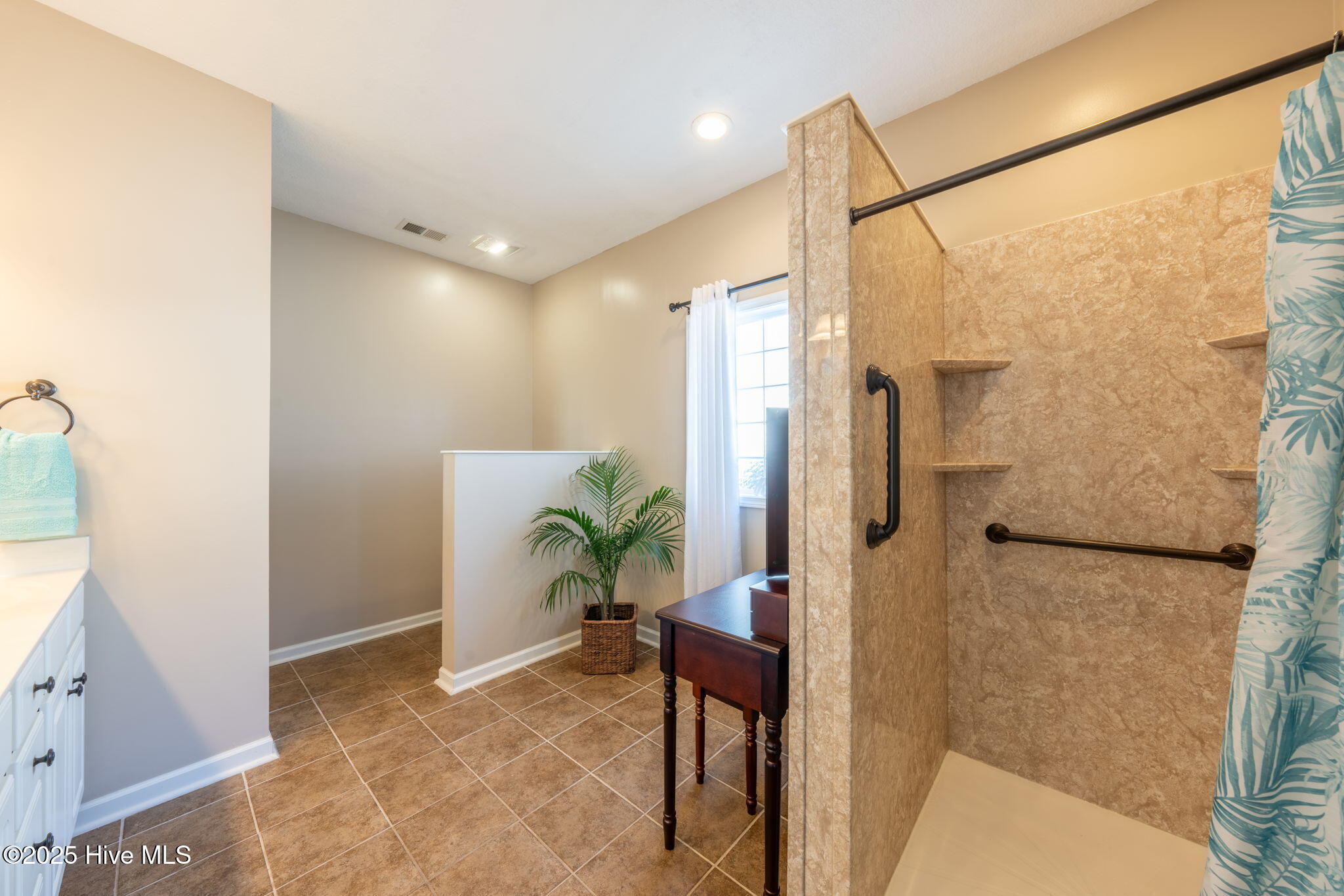 100528554 | Photo 24