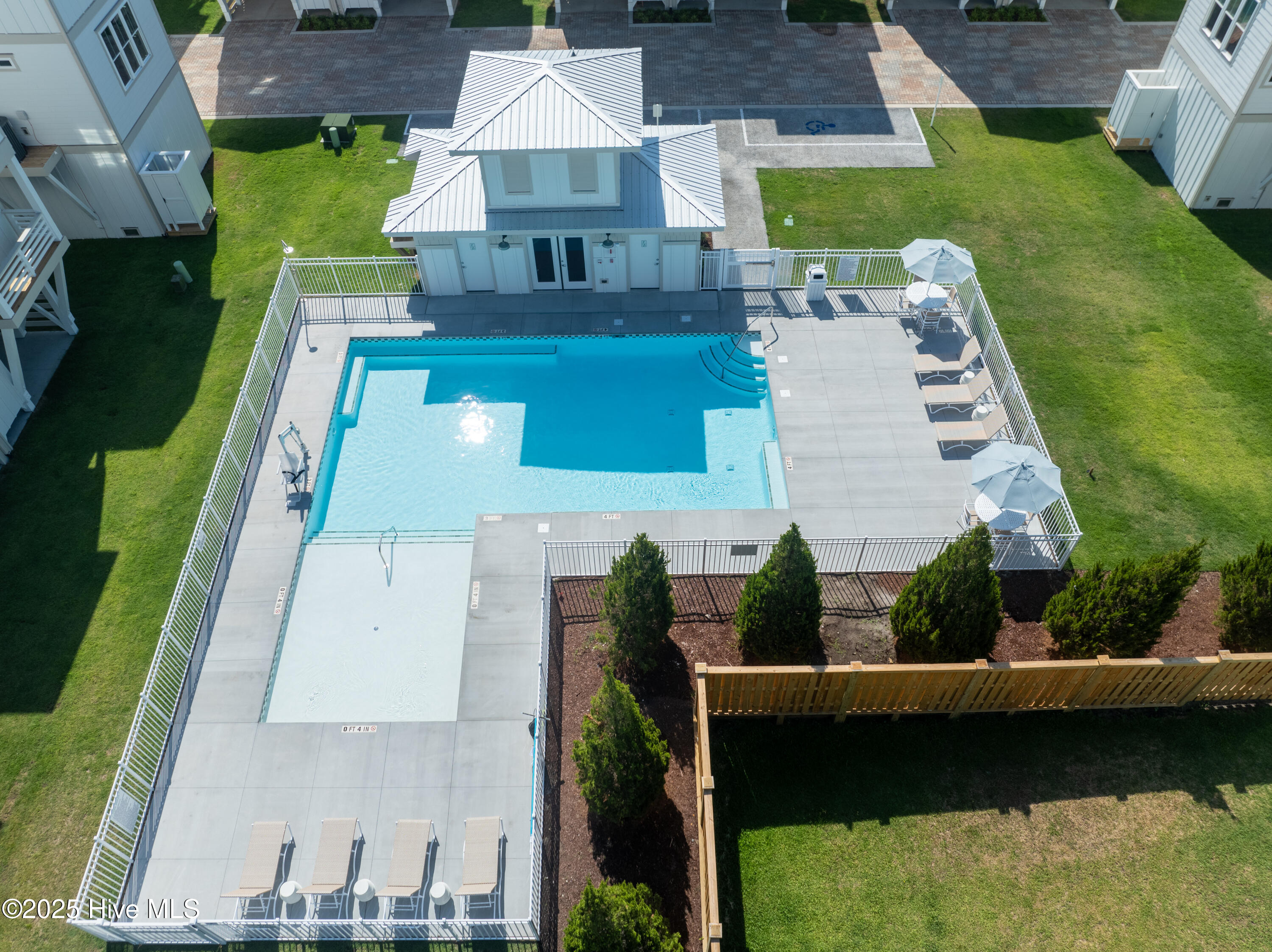 100519689 | Photo 58